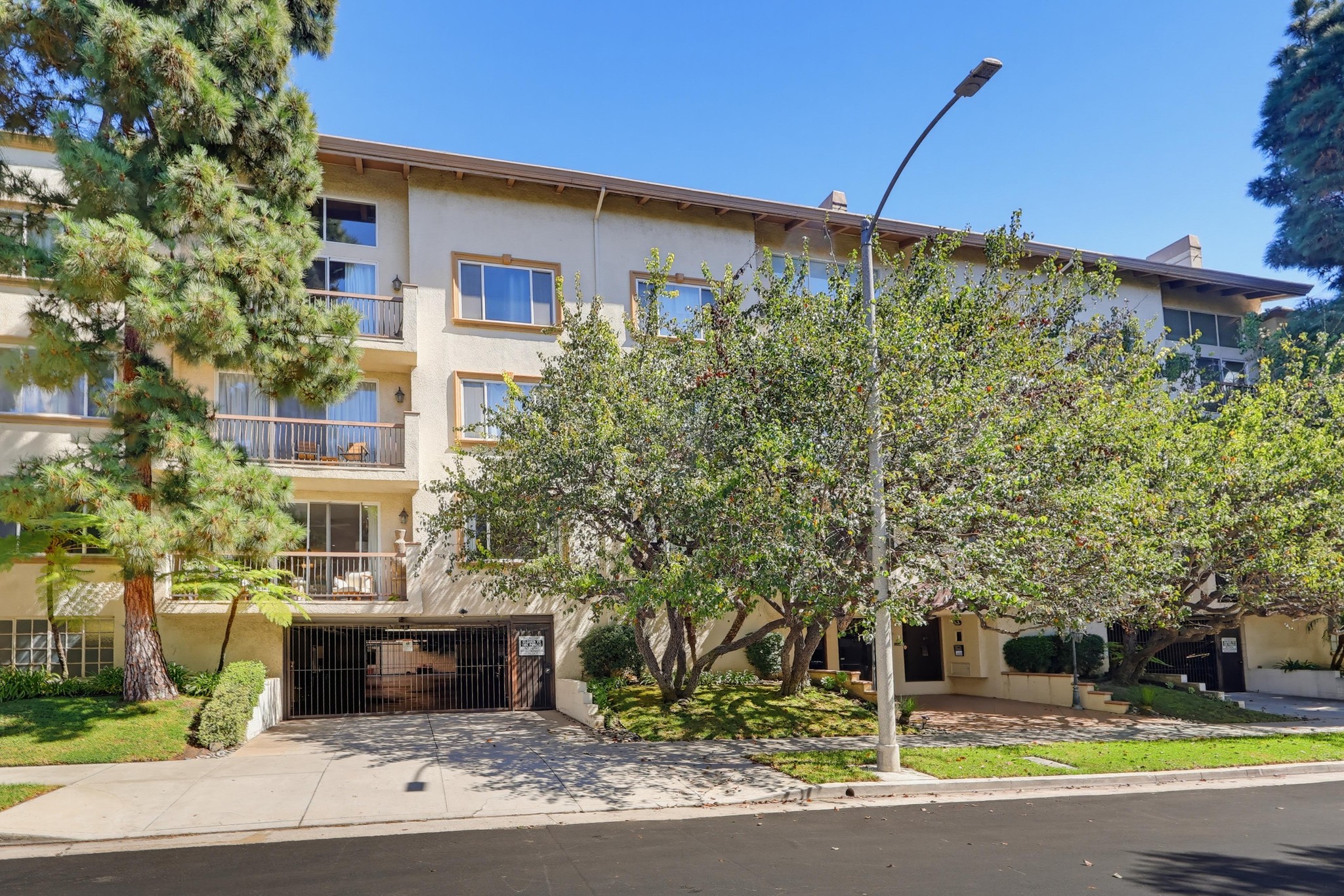 Virtual tour photo 3 of 82 for 1520 Camden Ave Apt 106