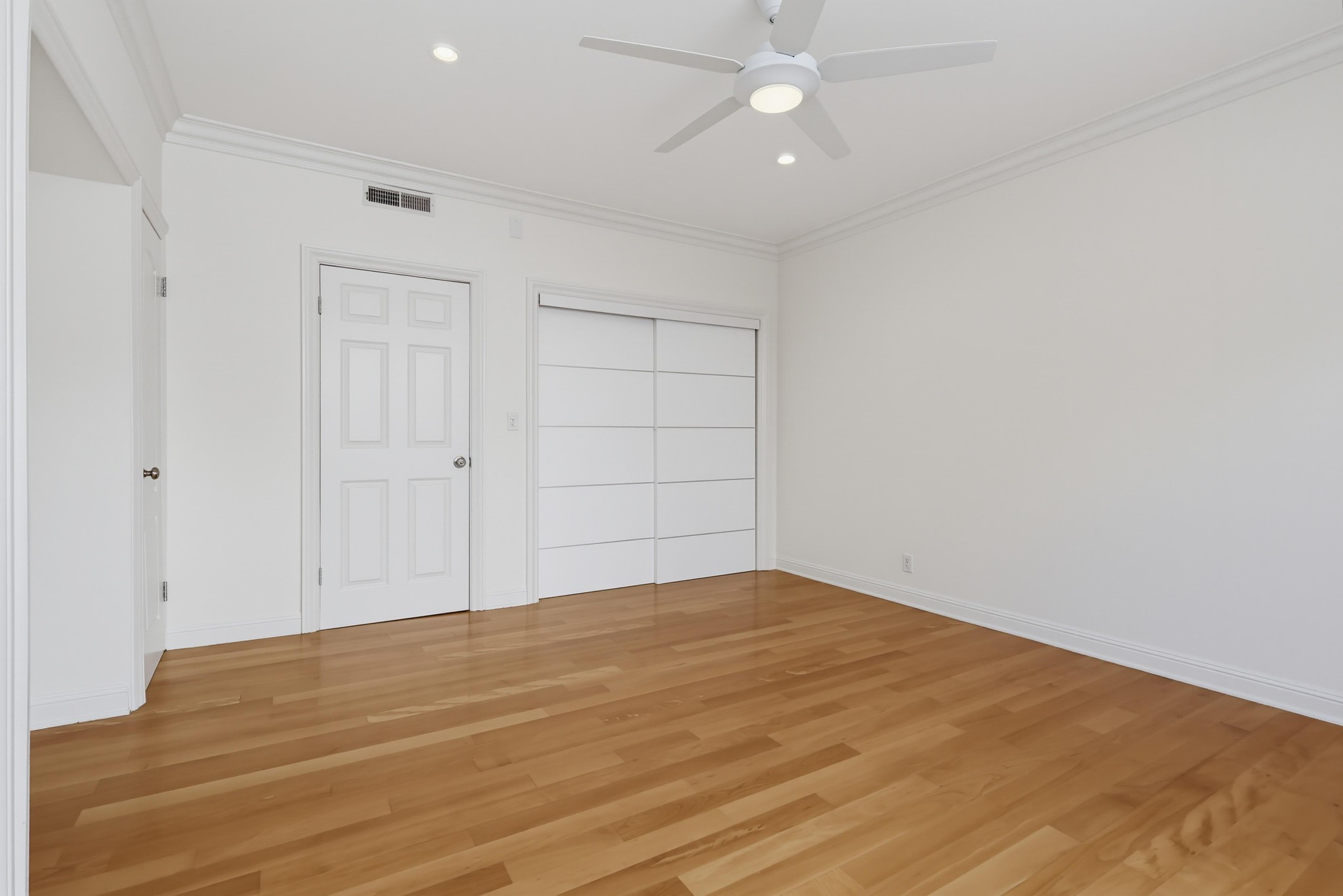 Virtual tour photo 51 of 82 for 1520 Camden Ave Apt 106