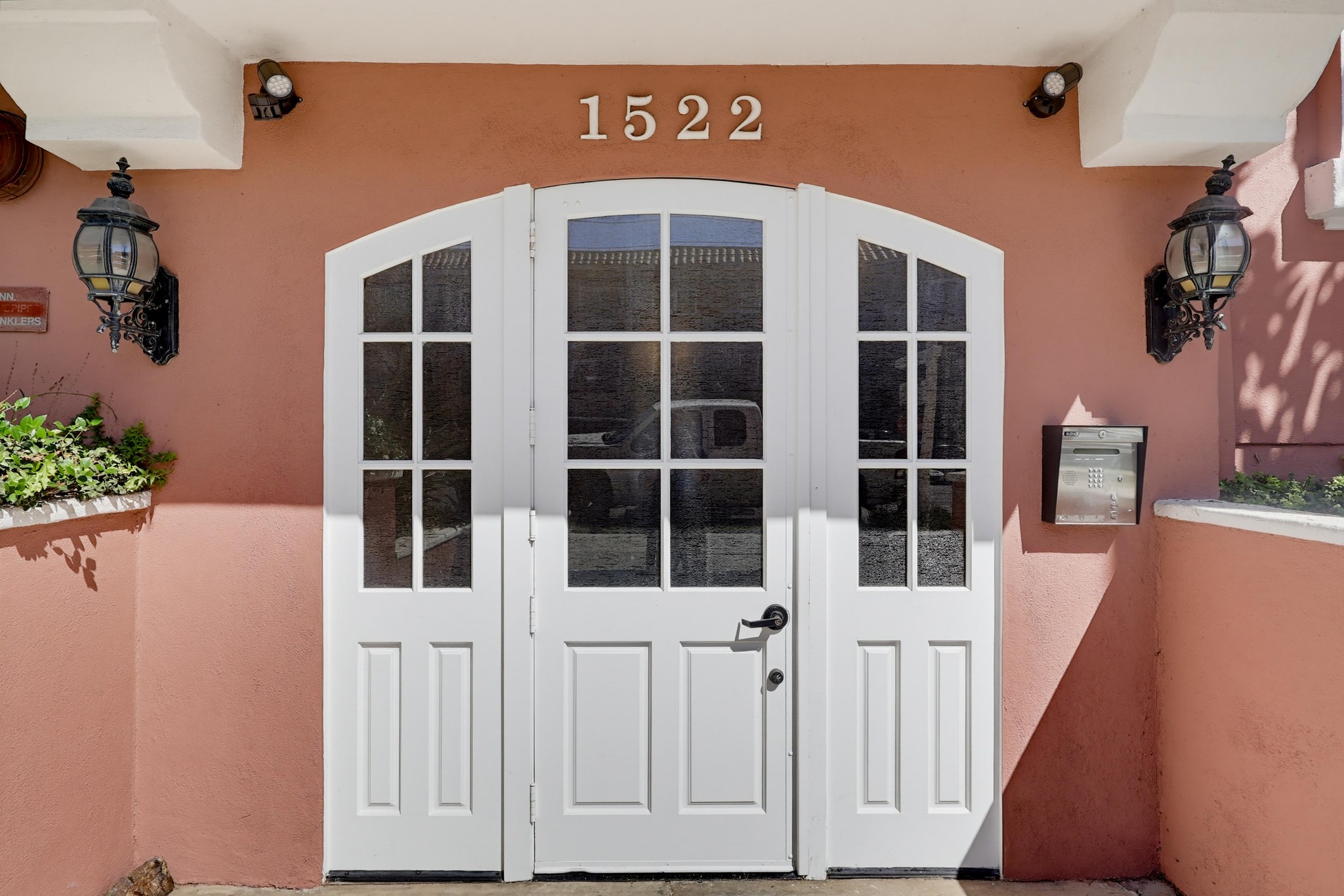 Virtual tour photo 5 of 64 for 1522 S Saltair Ave
