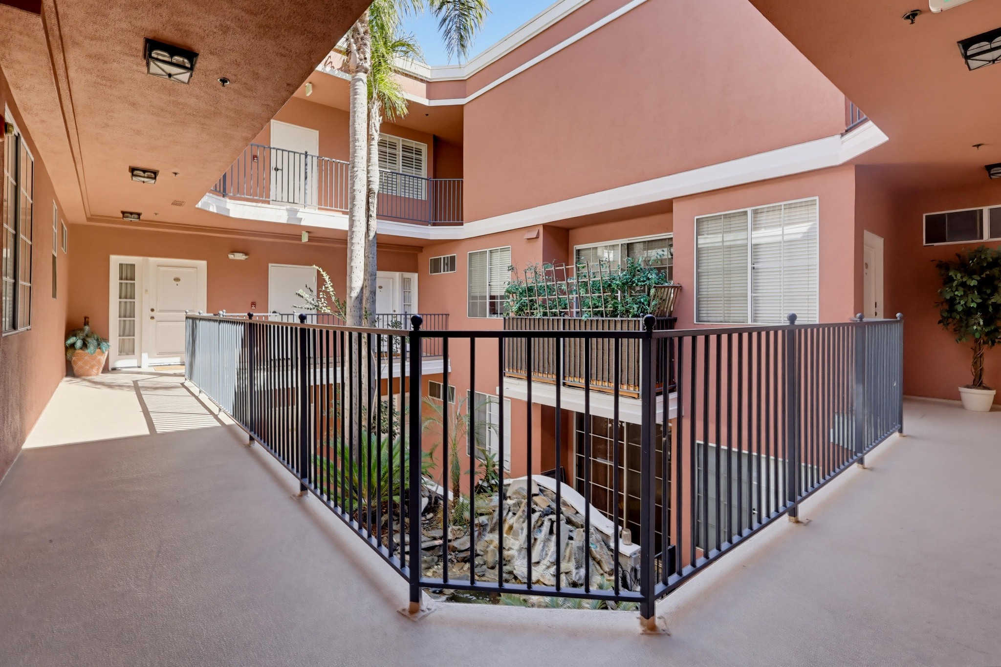 Virtual tour photo 12 of 64 for 1522 S Saltair Ave