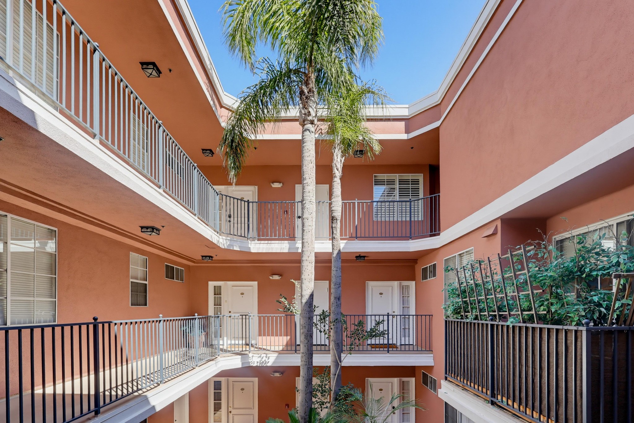Virtual tour photo 13 of 64 for 1522 S Saltair Ave