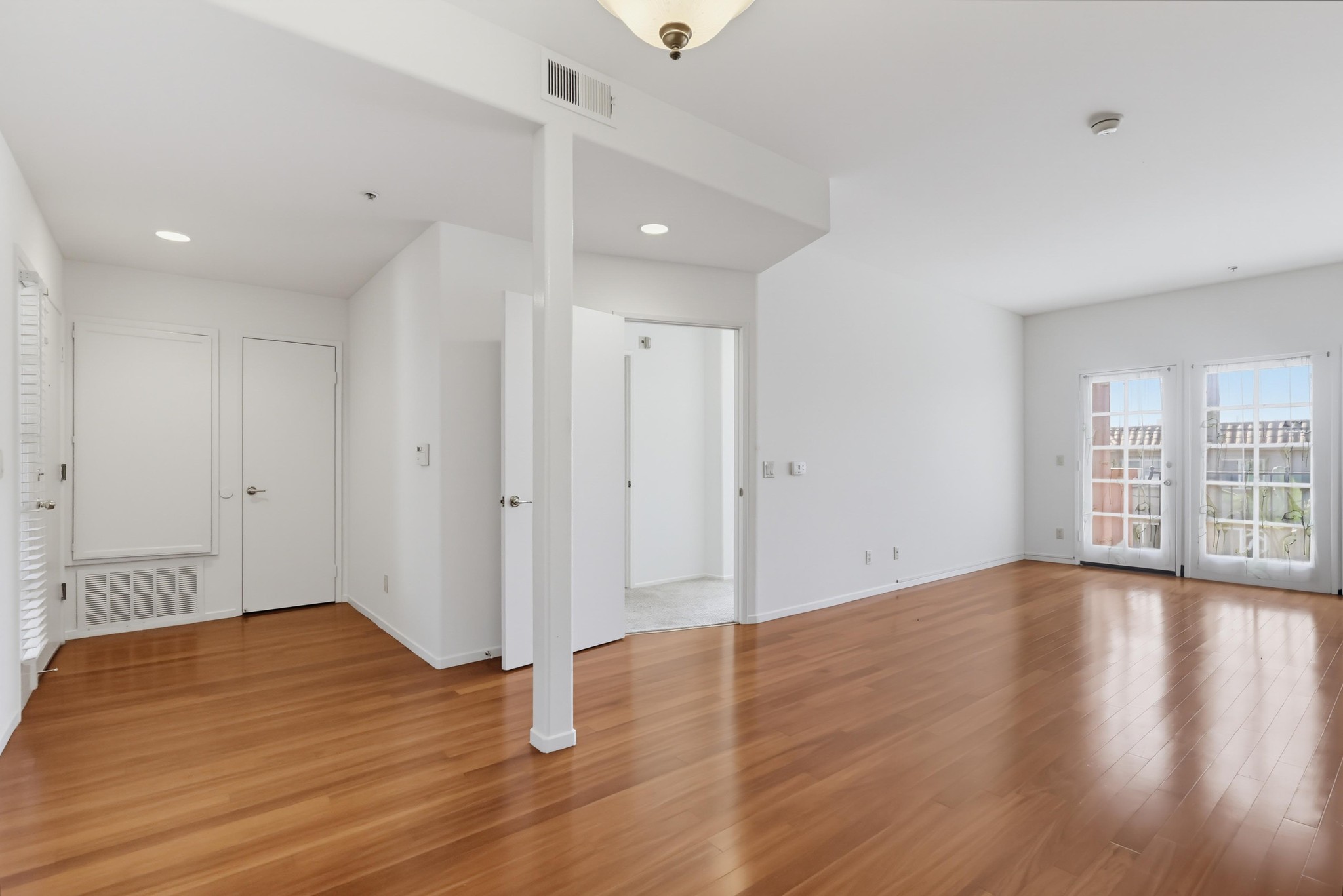 Virtual tour photo 24 of 64 for 1522 S Saltair Ave