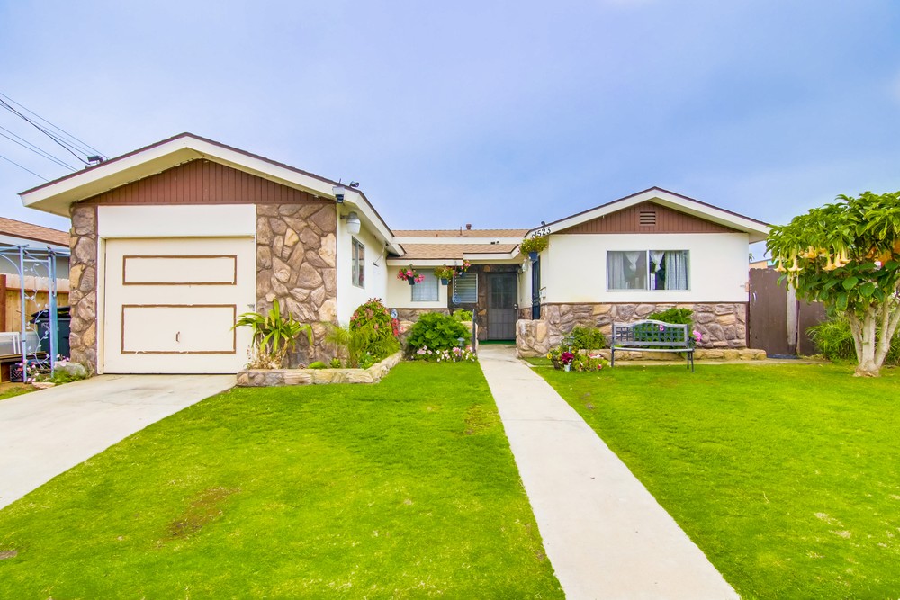 Virtual tour photo 1 of 47 for 1523 Ionian St