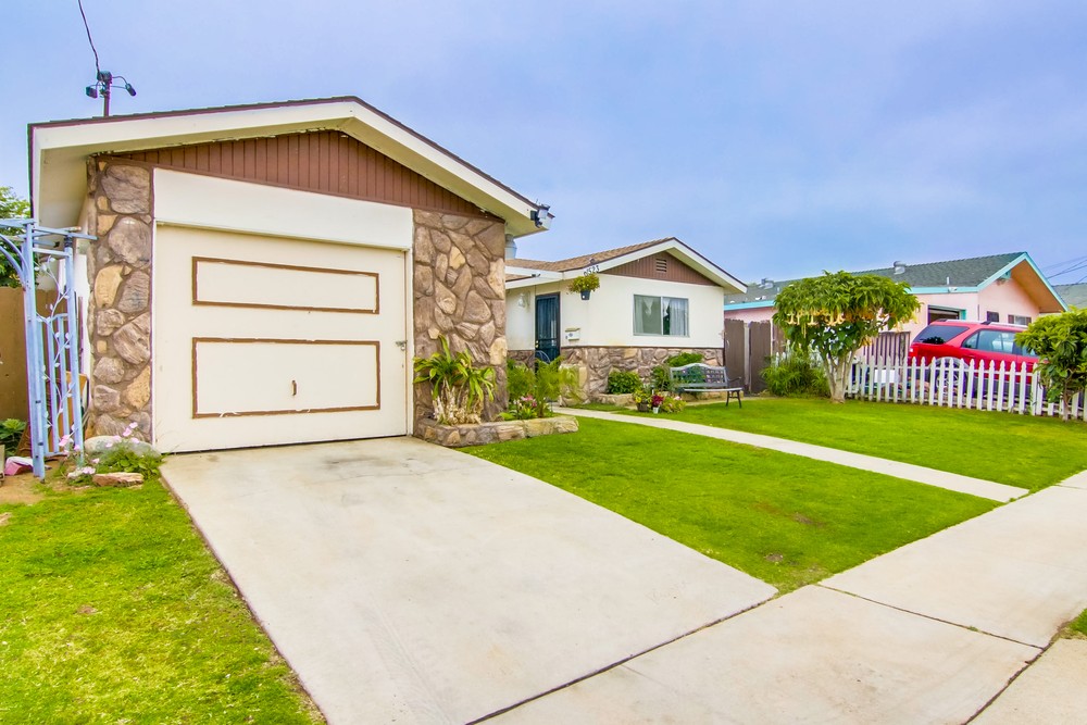 Virtual tour photo 3 of 47 for 1523 Ionian St