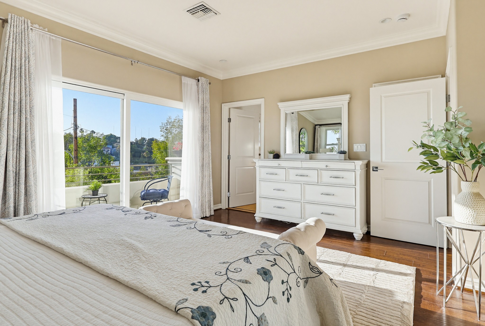 Virtual tour photo 93 of 136 for 1526 Parmer Ave