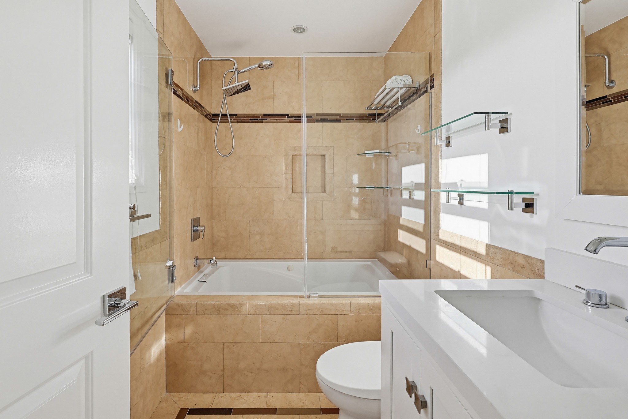 Virtual tour photo 96 of 136 for 1526 Parmer Ave