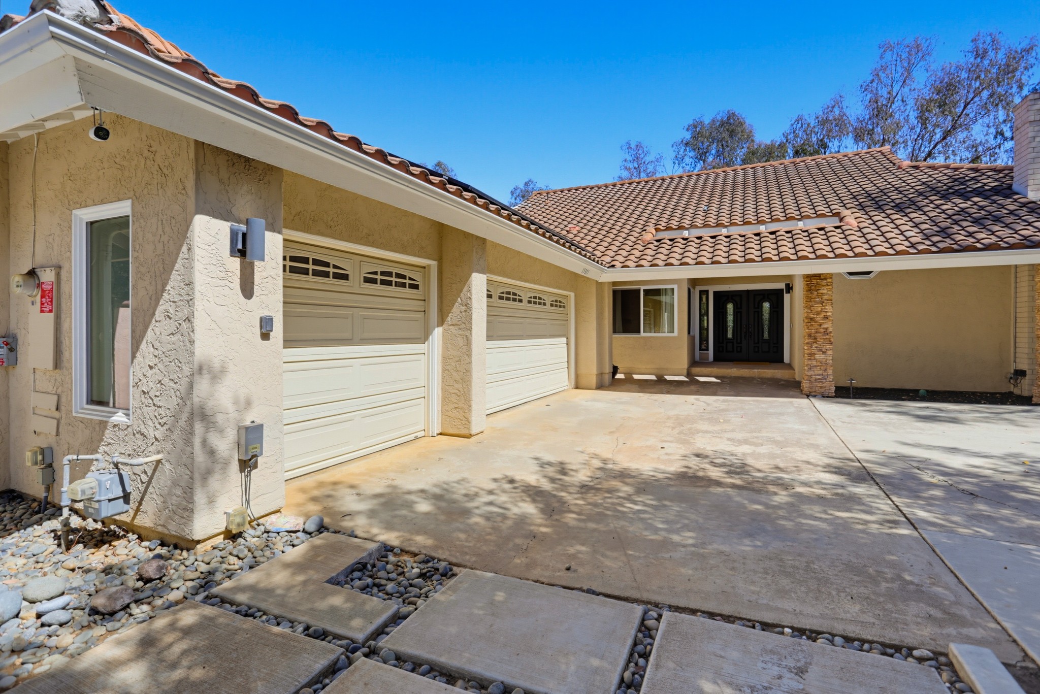 Virtual tour photo 4 of 52 for 15311 Crestview Ct