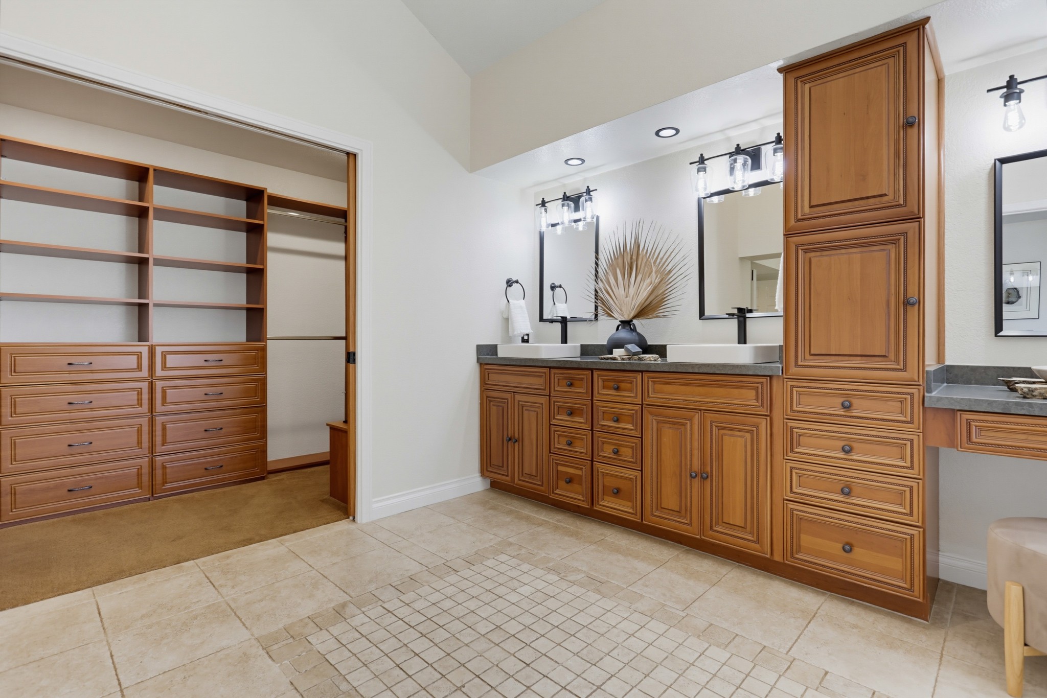 Virtual tour photo 34 of 52 for 15311 Crestview Ct