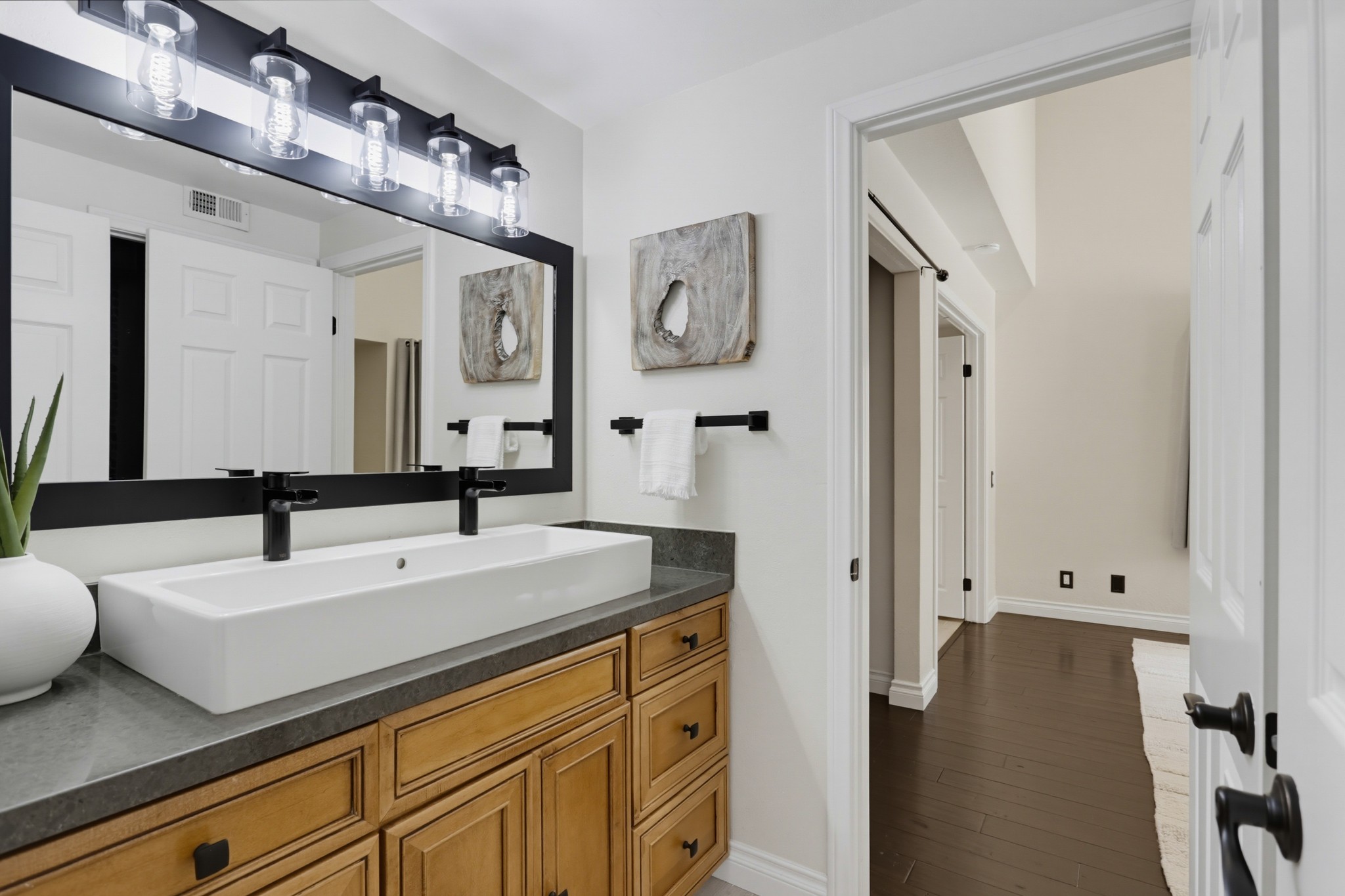Virtual tour photo 39 of 52 for 15311 Crestview Ct