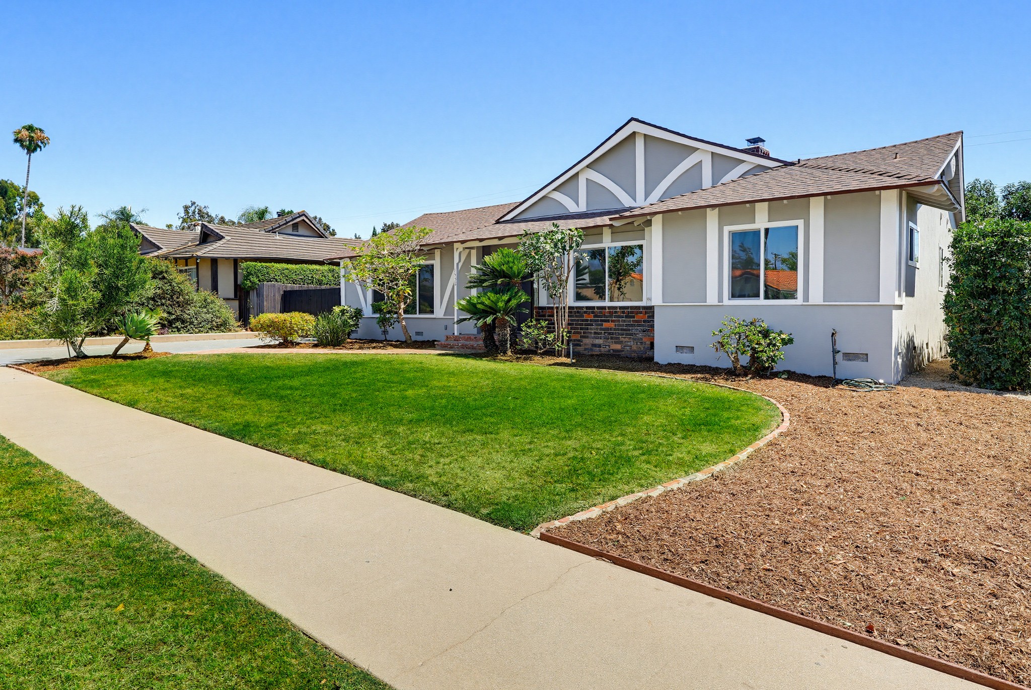 Virtual tour photo 1 of 130 for 1532 E Old Badillo St