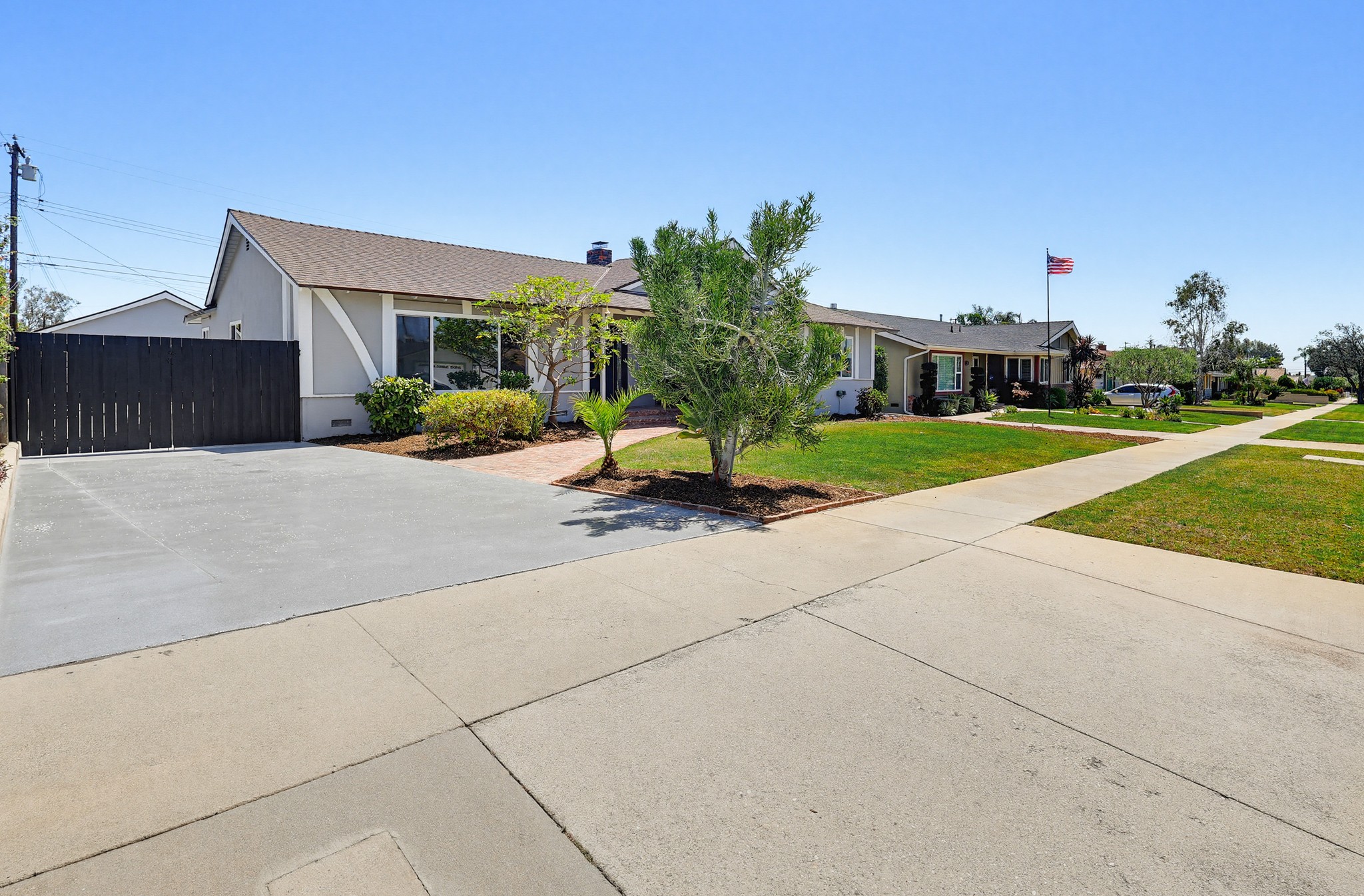 Virtual tour photo 3 of 130 for 1532 E Old Badillo St