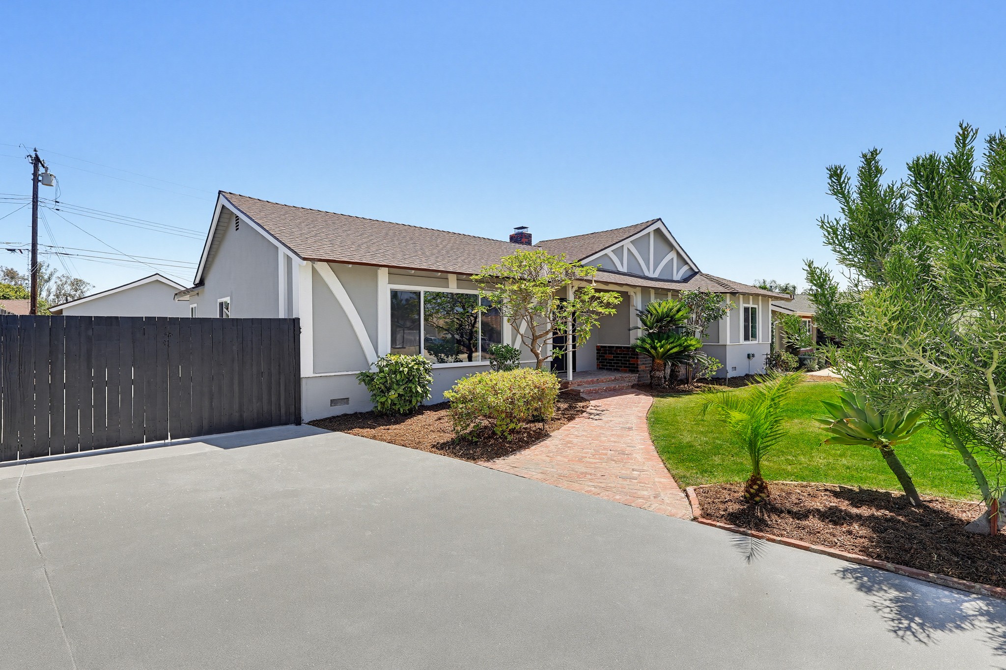 Virtual tour photo 6 of 130 for 1532 E Old Badillo St
