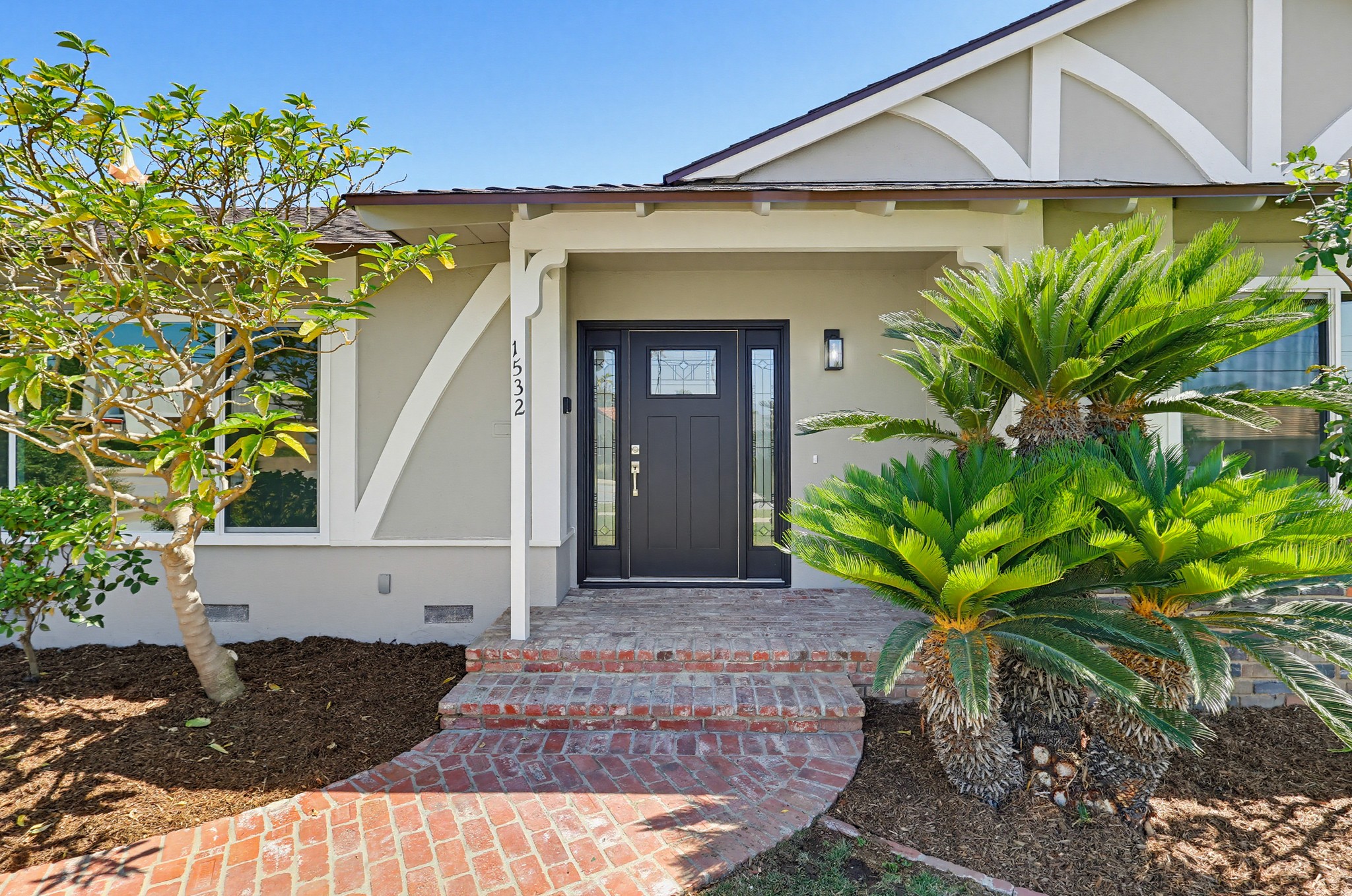 Virtual tour photo 8 of 130 for 1532 E Old Badillo St