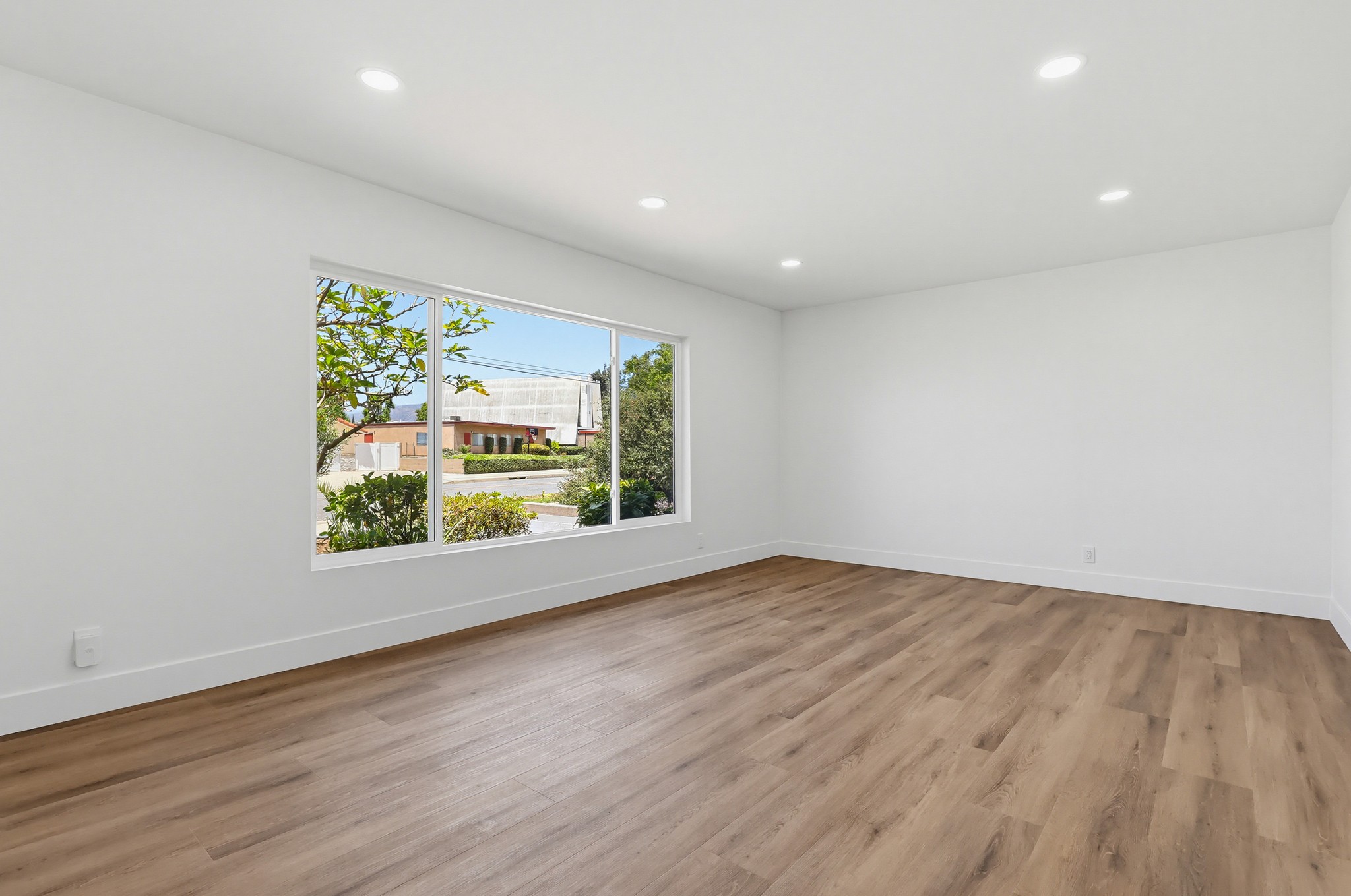 Virtual tour photo 12 of 130 for 1532 E Old Badillo St