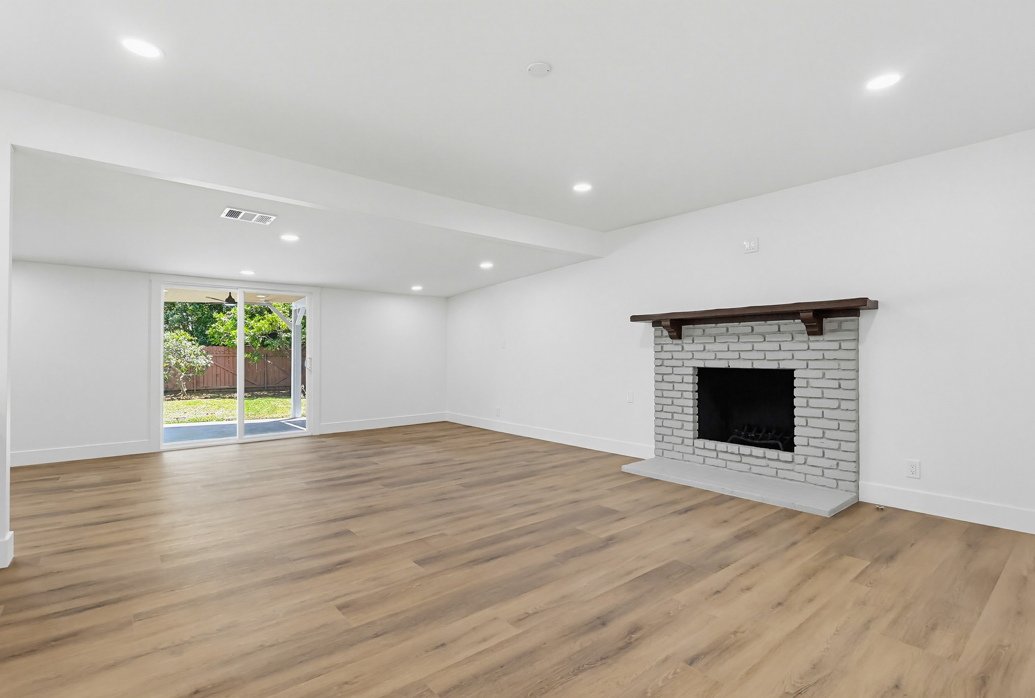 Virtual tour photo 18 of 130 for 1532 E Old Badillo St