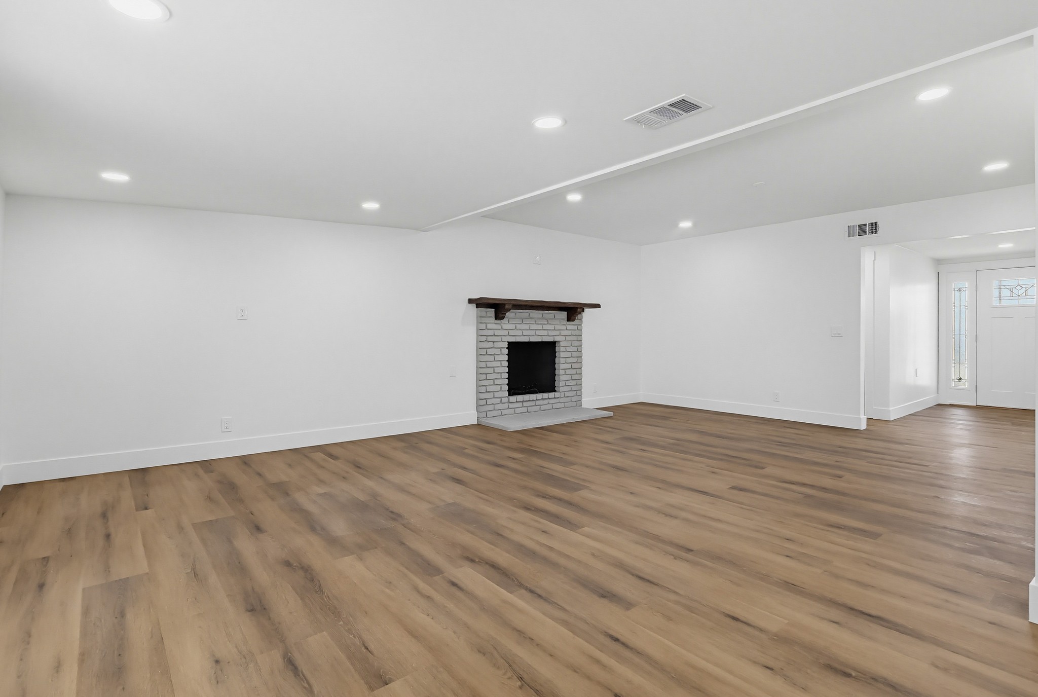 Virtual tour photo 19 of 130 for 1532 E Old Badillo St