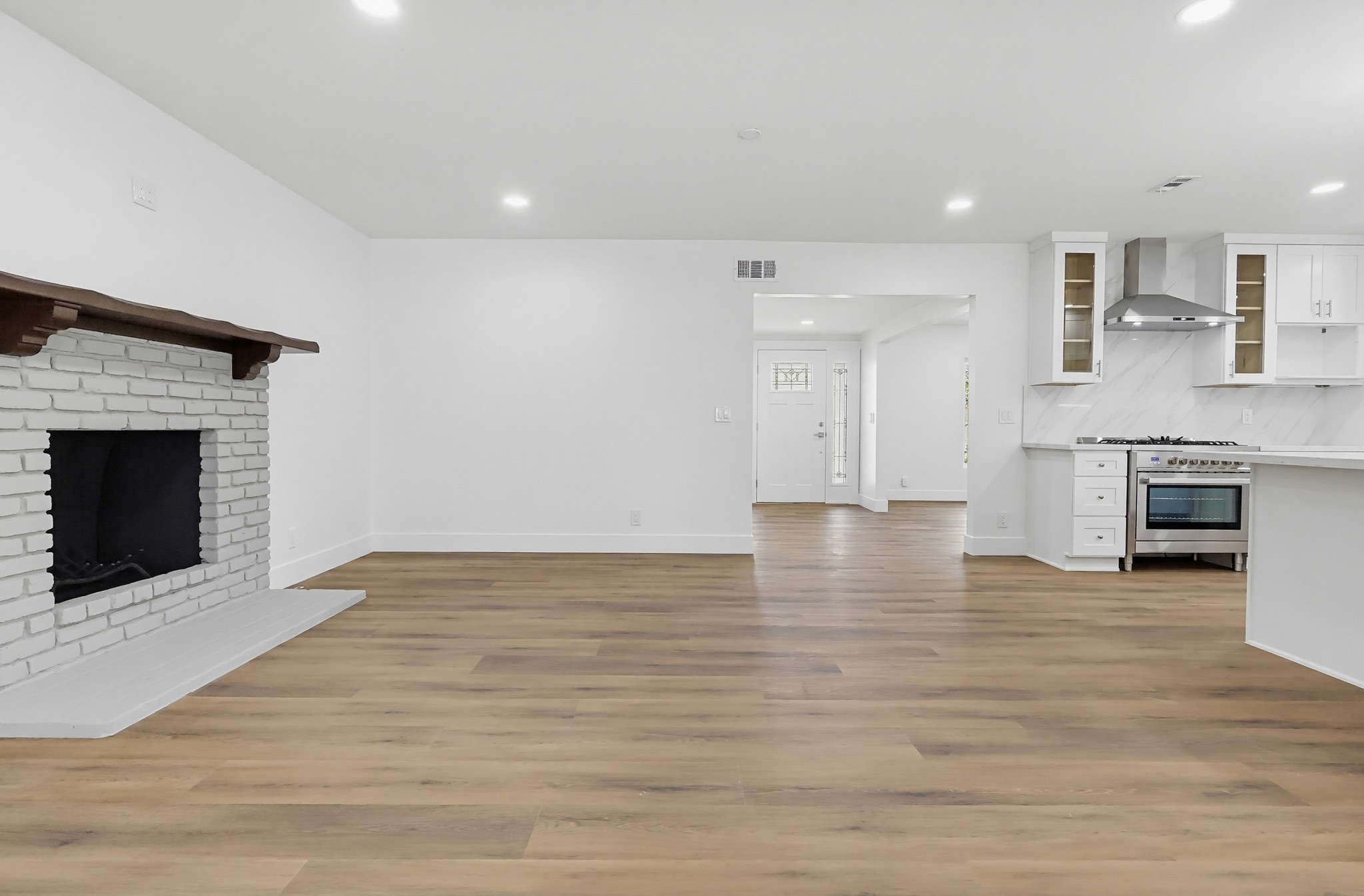 Virtual tour photo 21 of 130 for 1532 E Old Badillo St