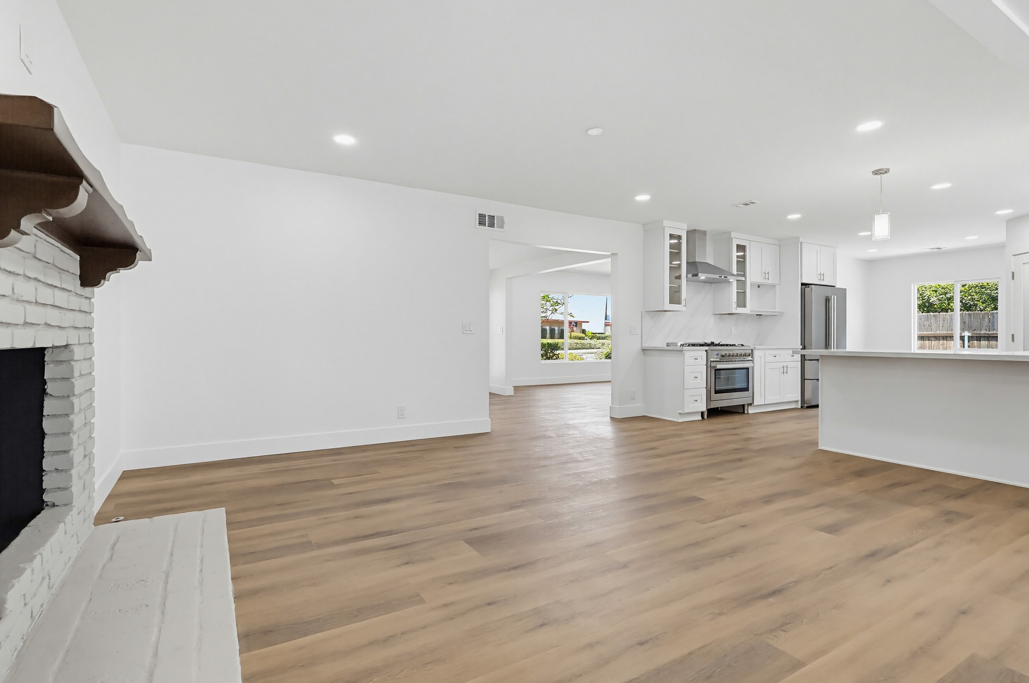 Virtual tour photo 22 of 130 for 1532 E Old Badillo St