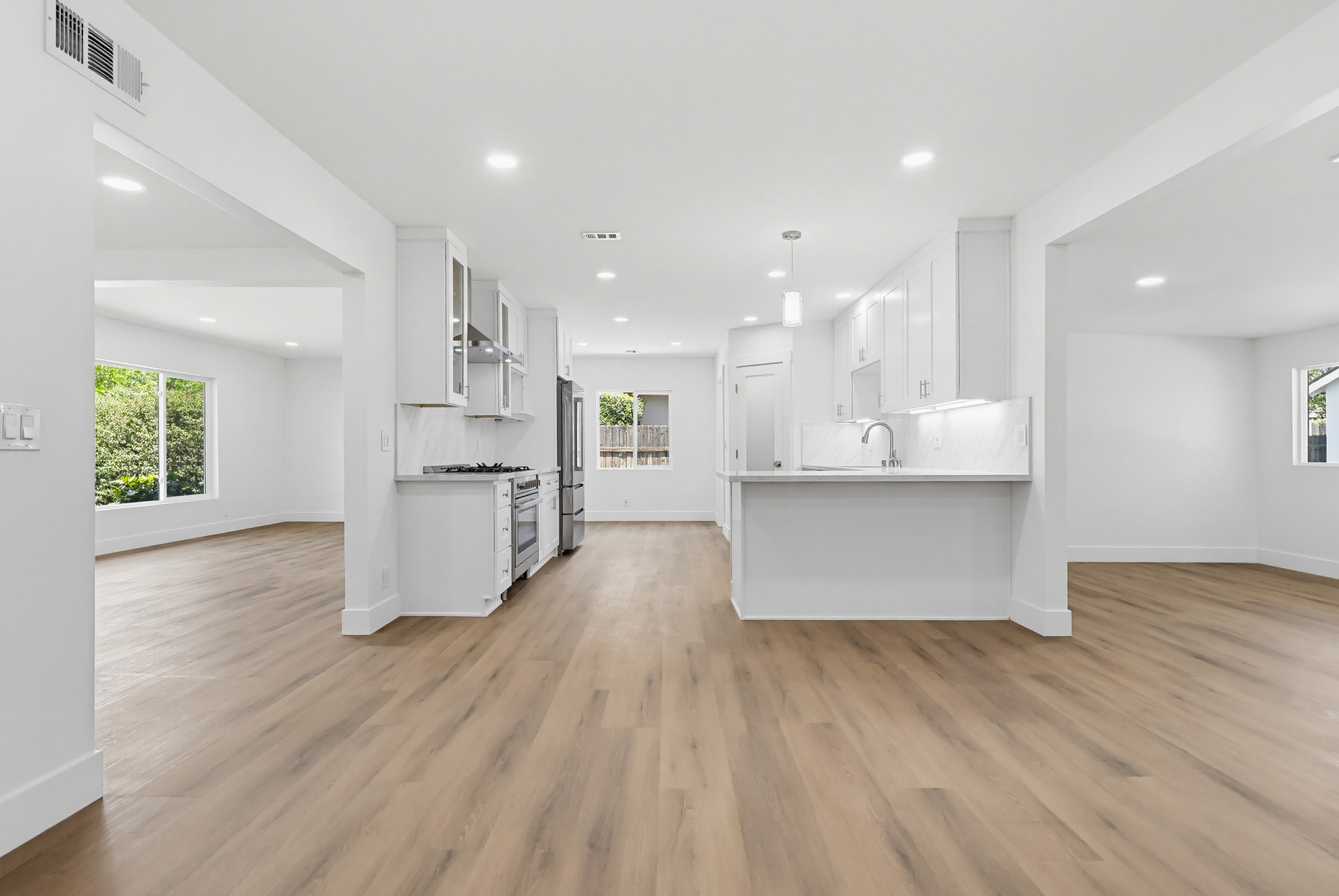 Virtual tour photo 23 of 130 for 1532 E Old Badillo St