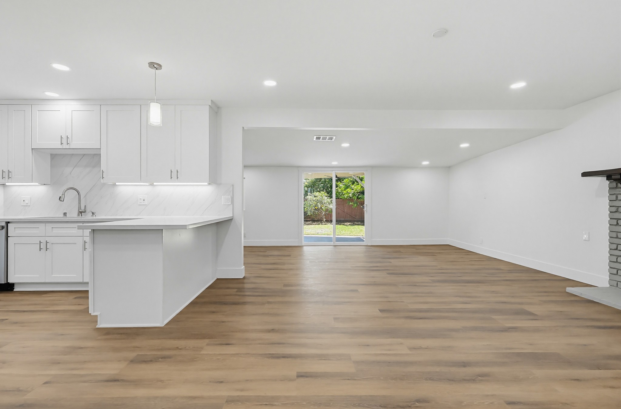 Virtual tour photo 25 of 130 for 1532 E Old Badillo St