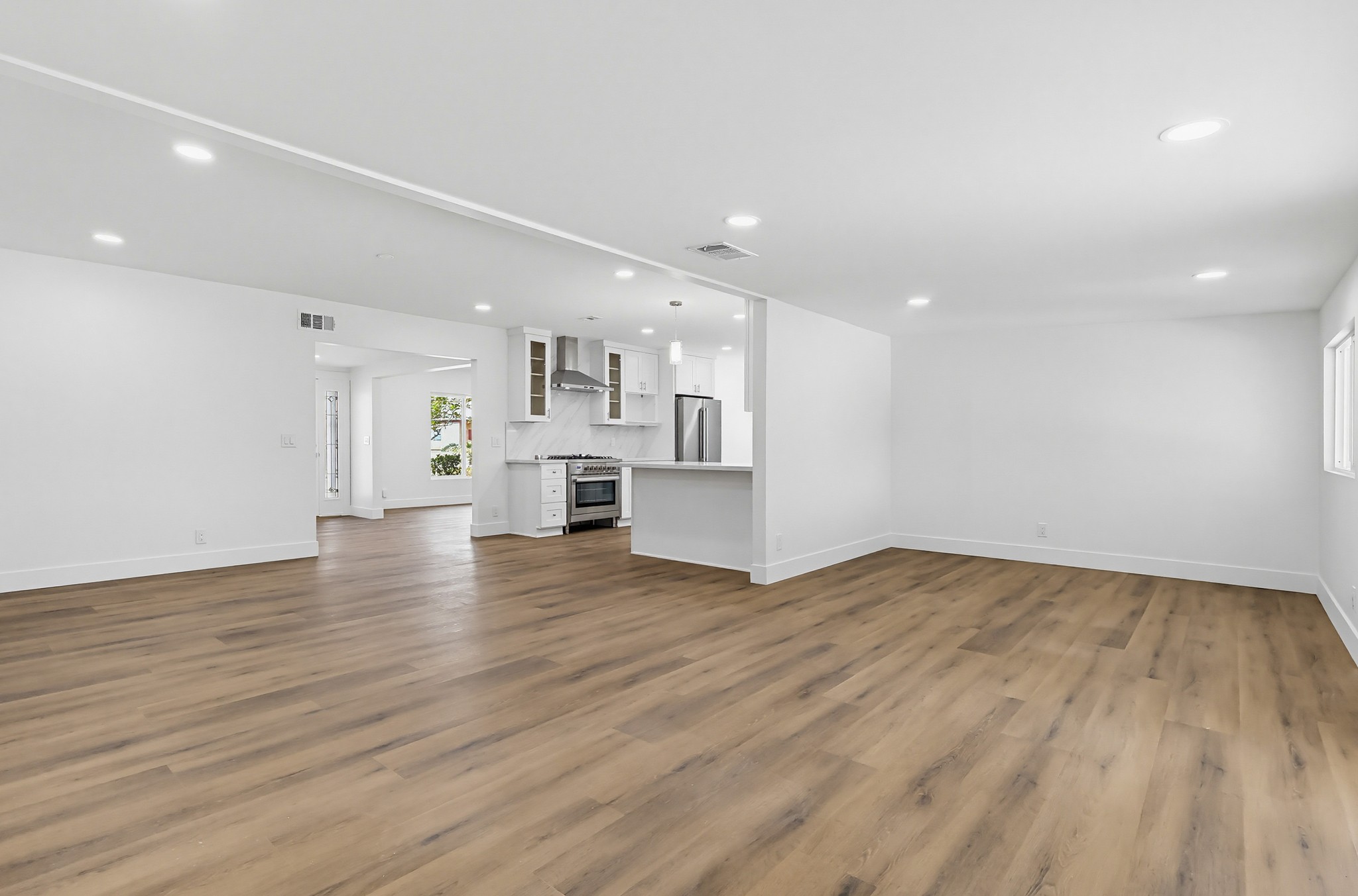 Virtual tour photo 26 of 130 for 1532 E Old Badillo St