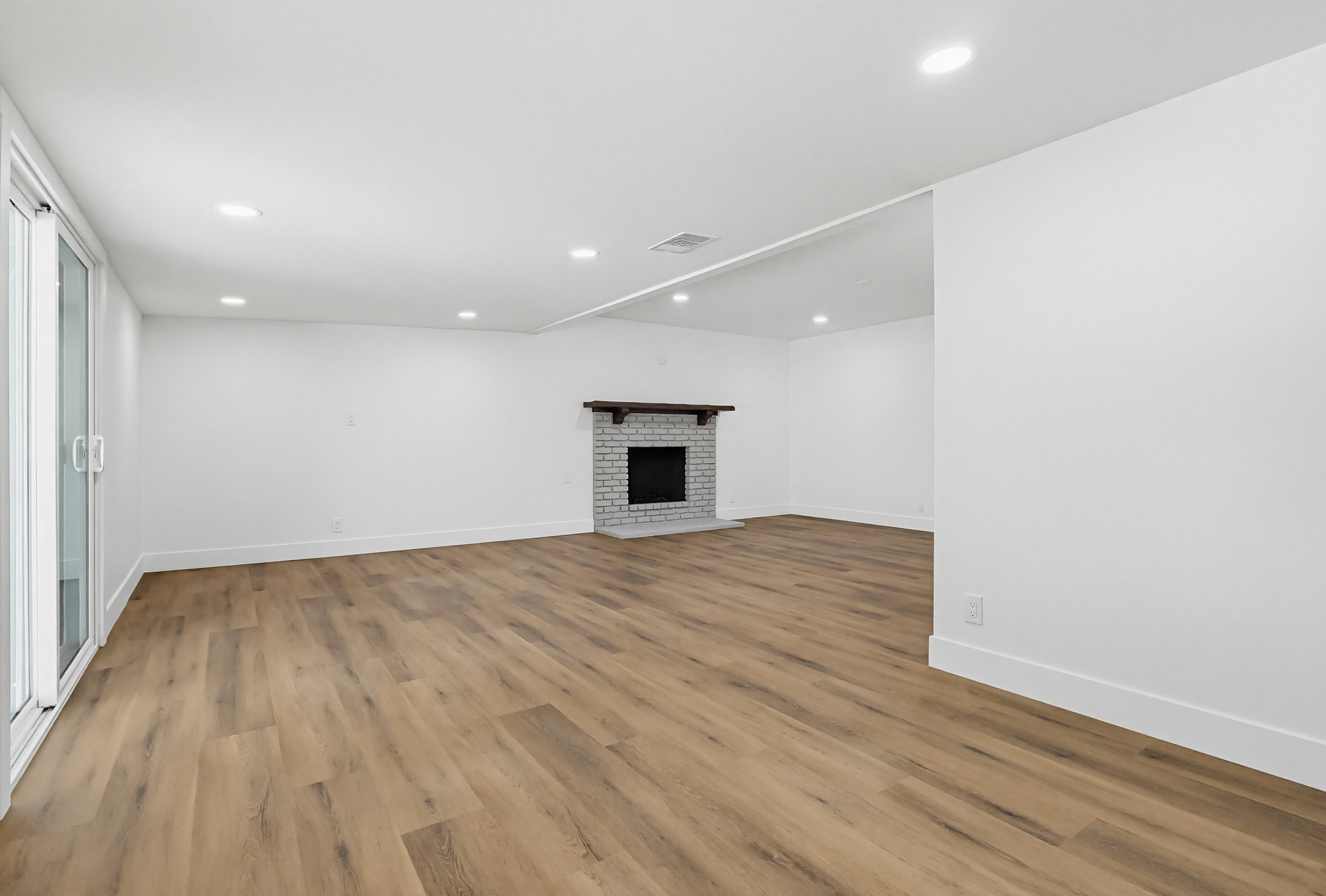 Virtual tour photo 30 of 130 for 1532 E Old Badillo St
