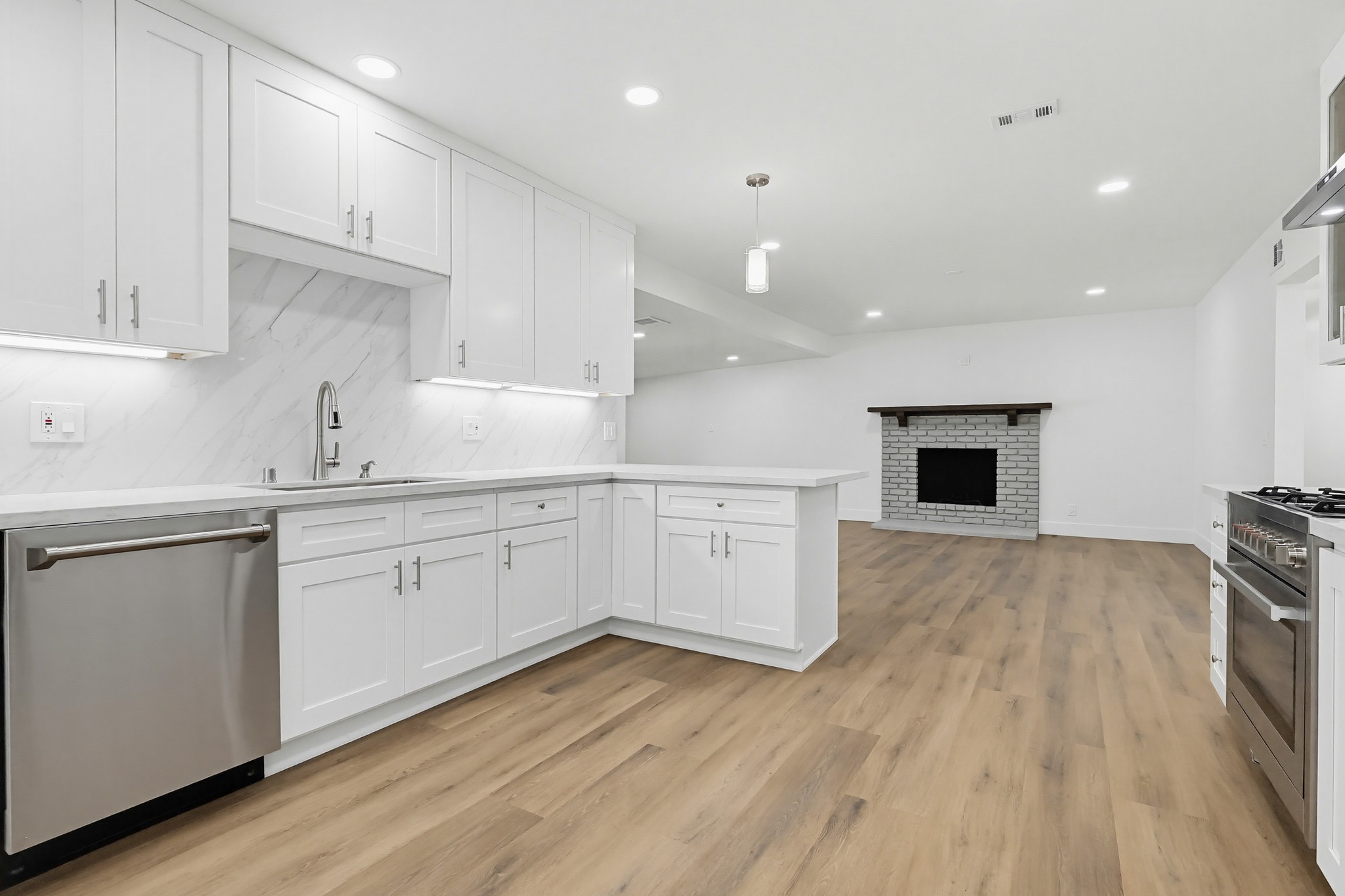 Virtual tour photo 37 of 130 for 1532 E Old Badillo St