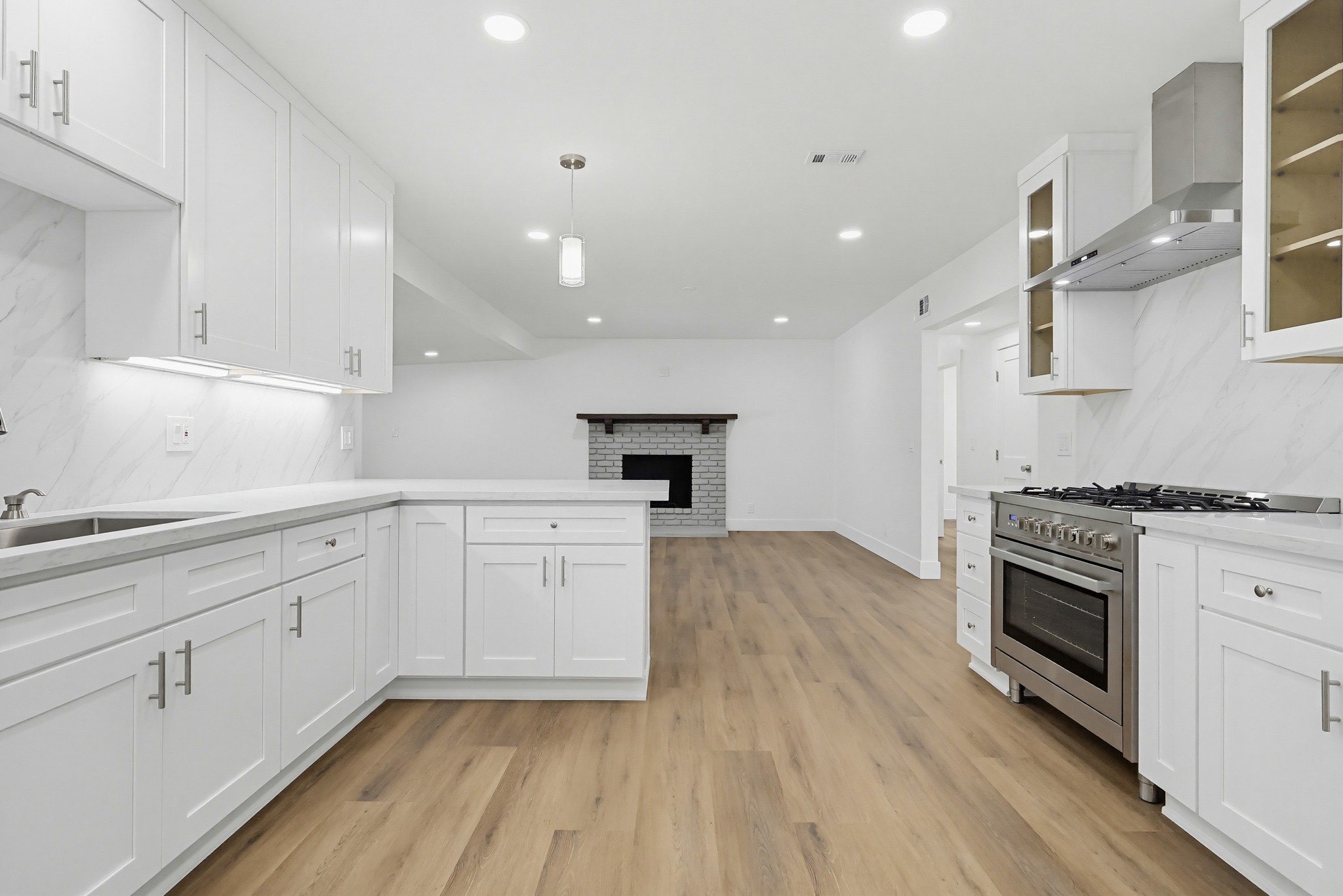 Virtual tour photo 38 of 130 for 1532 E Old Badillo St