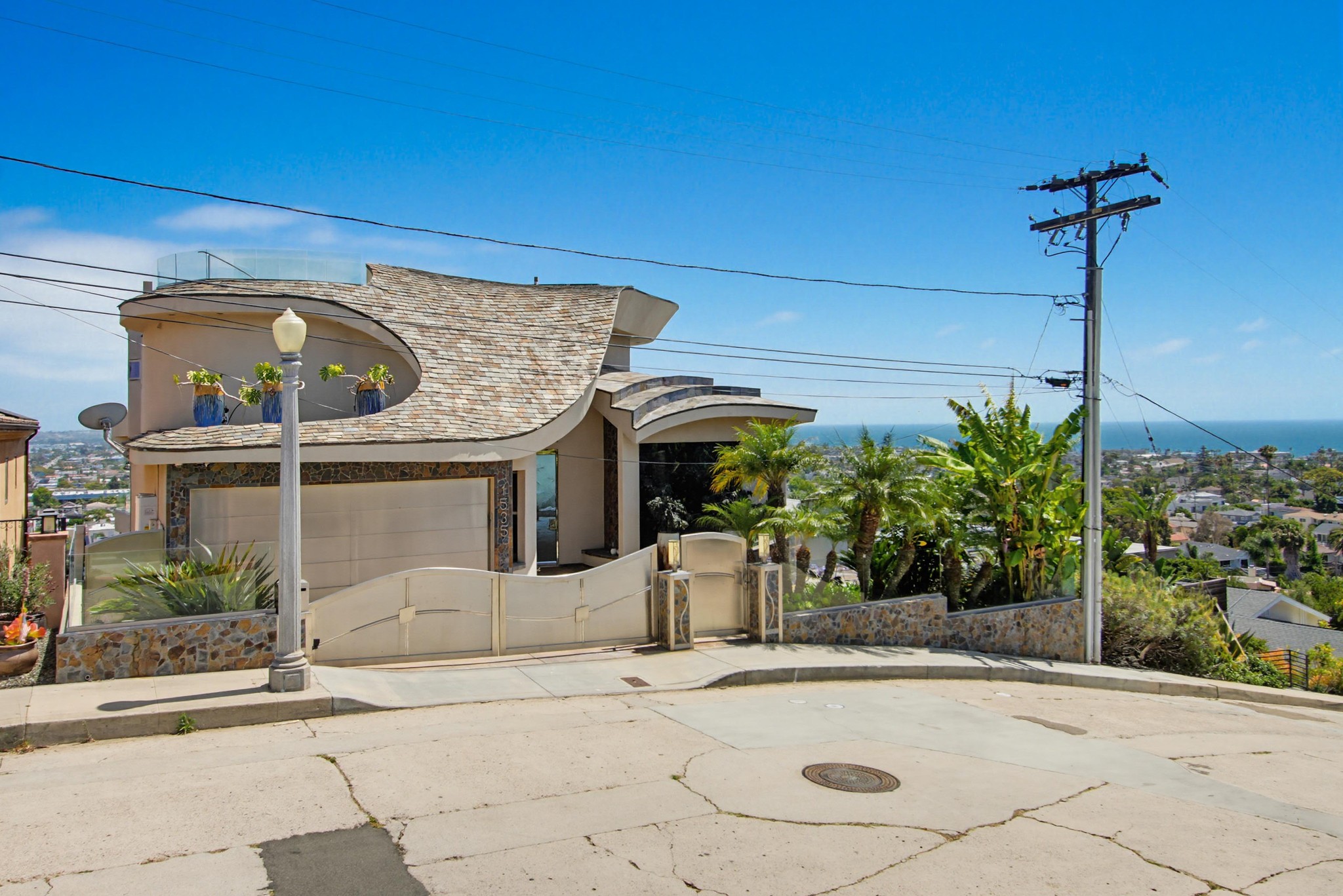 Virtual tour photo 1 of 98 for 1535 Loring St