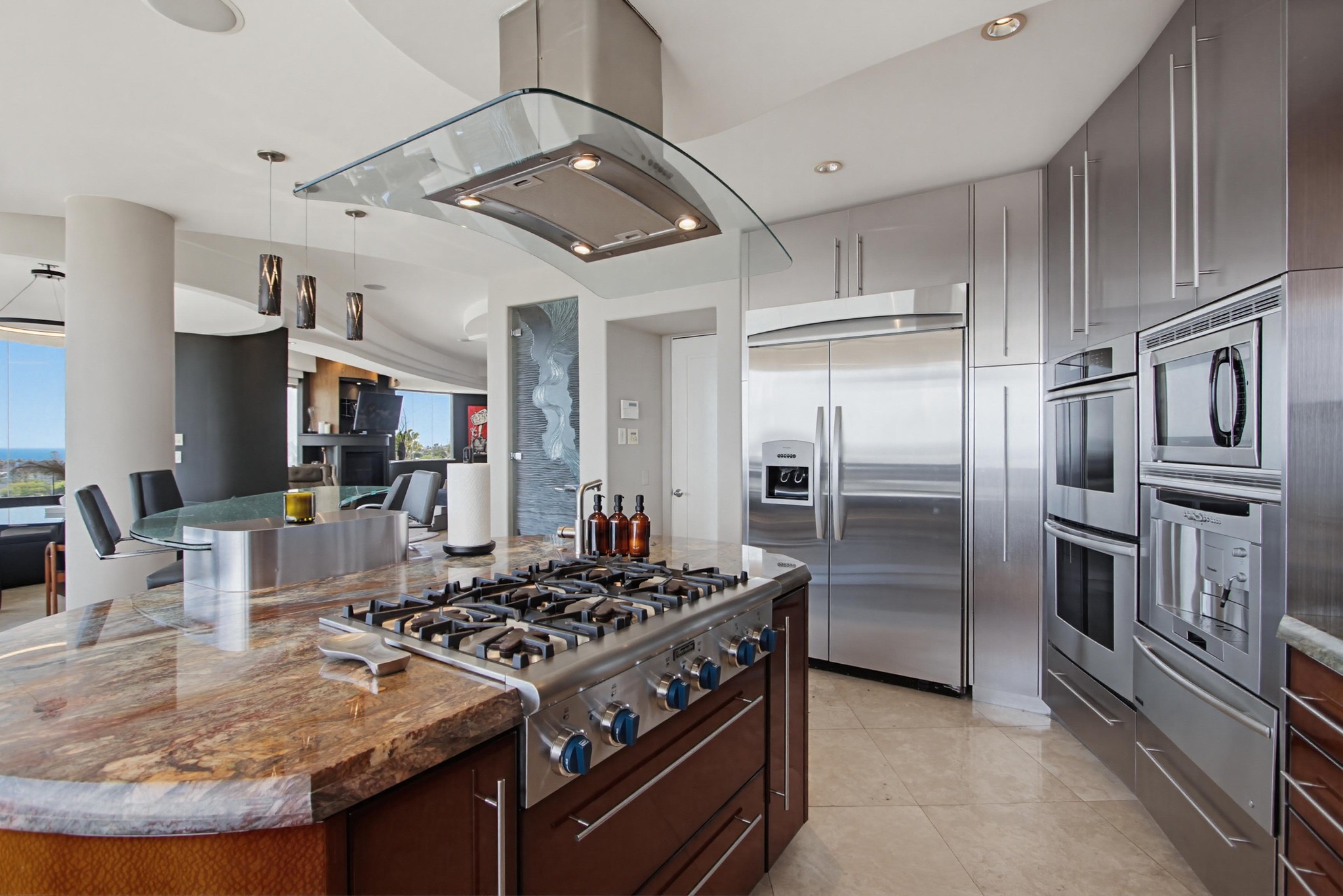 Virtual tour photo 9 of 98 for 1535 Loring St