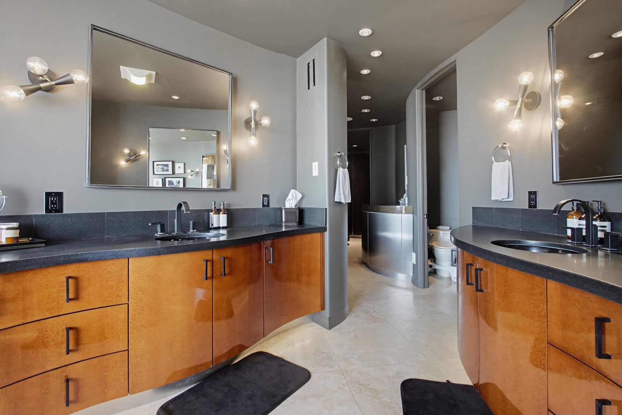 Virtual tour photo 37 of 98 for 1535 Loring St