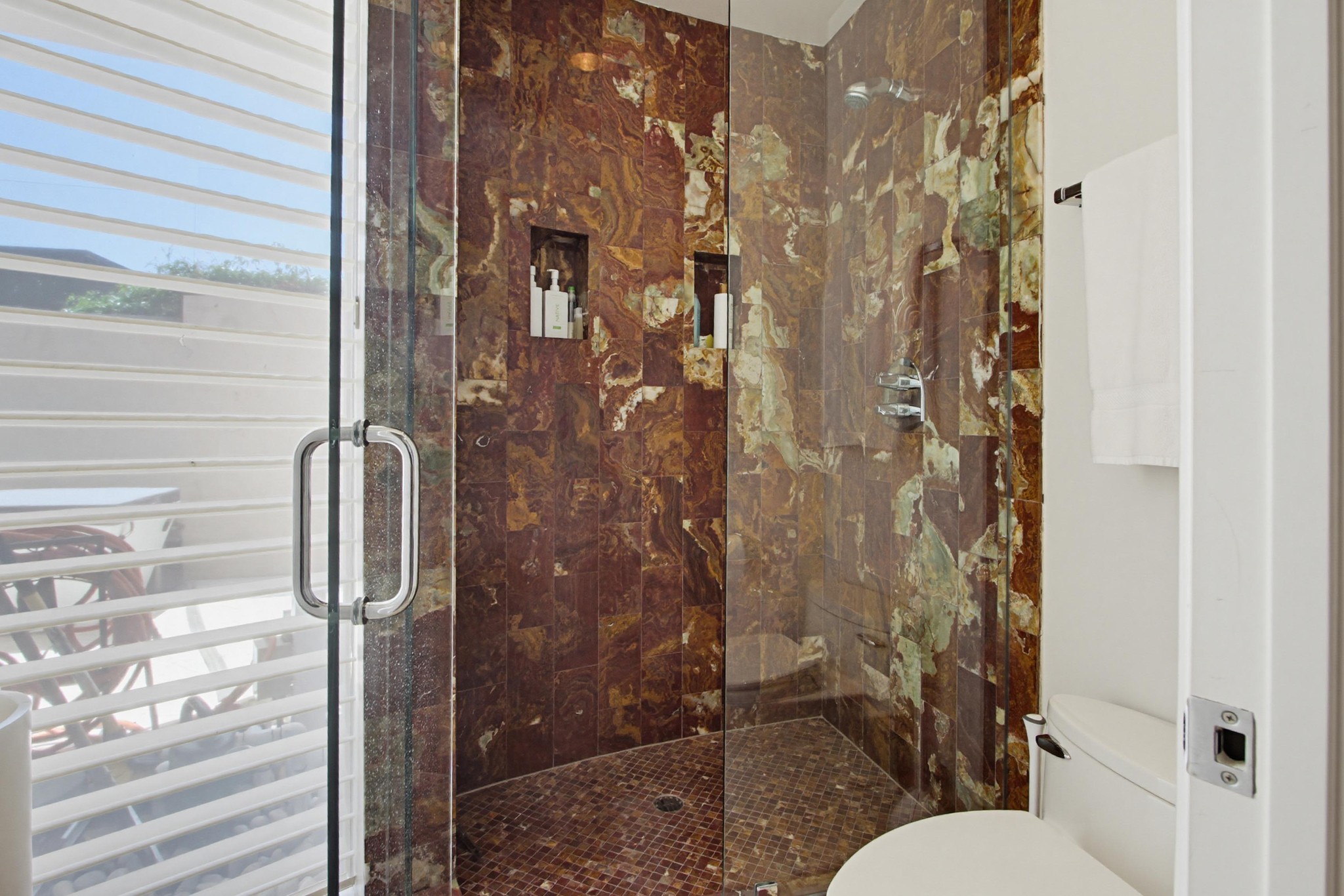 Virtual tour photo 53 of 98 for 1535 Loring St