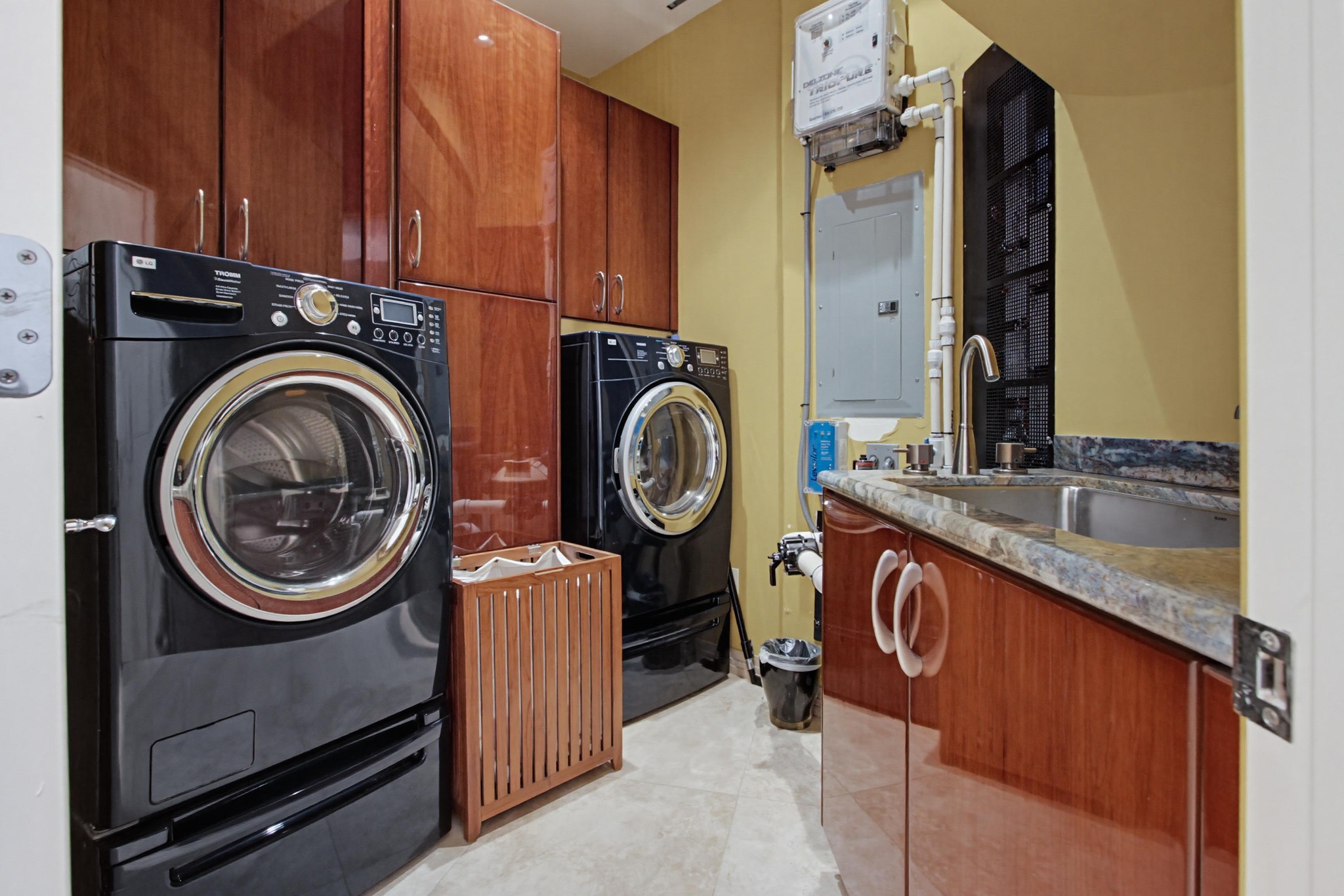 Virtual tour photo 71 of 98 for 1535 Loring St