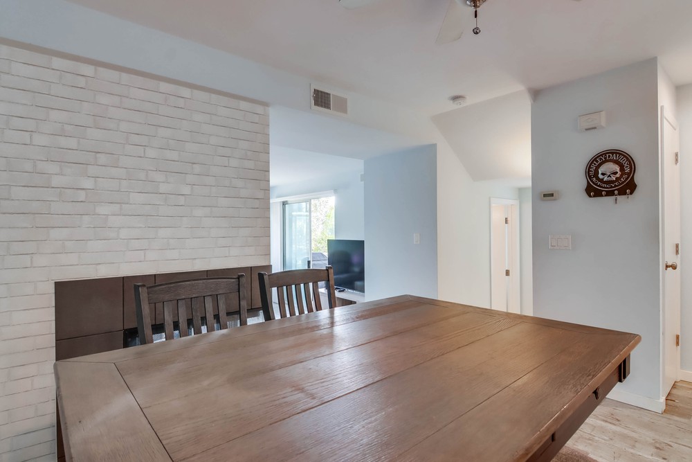 Virtual tour photo 17 of 48 for 1536 Glenwood Dr
