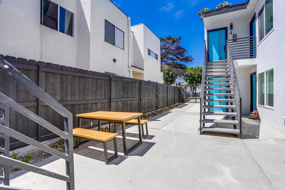 Virtual tour photo 8 of 28 for 1537 Missouri St #5