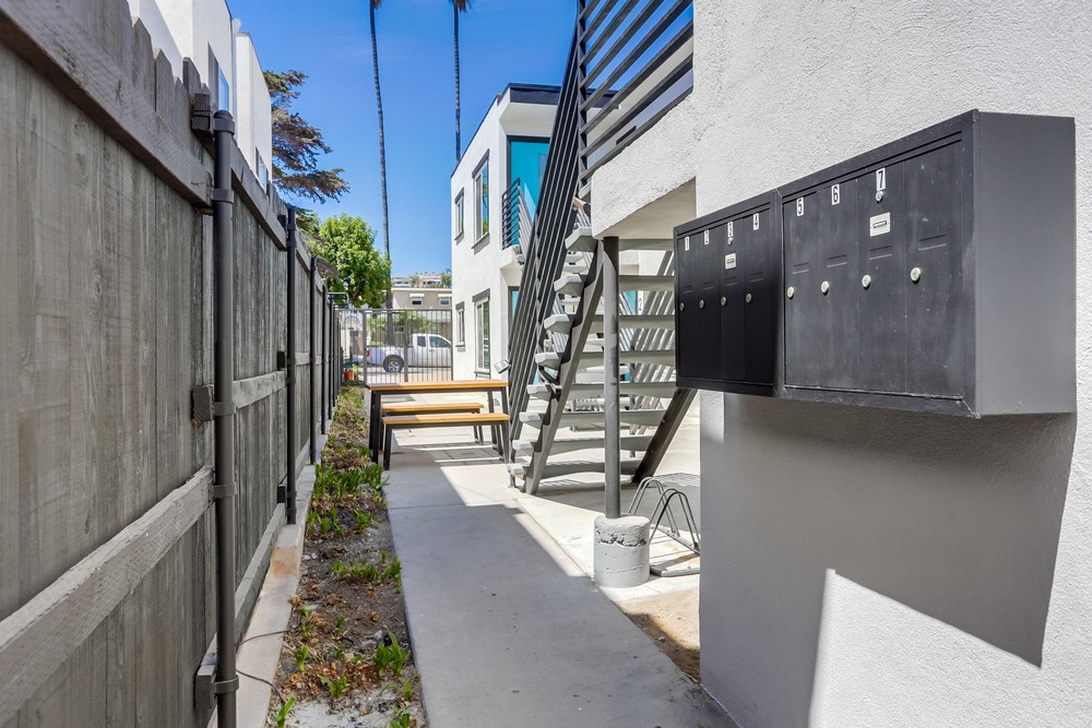Virtual tour photo 26 of 28 for 1537 Missouri St #5