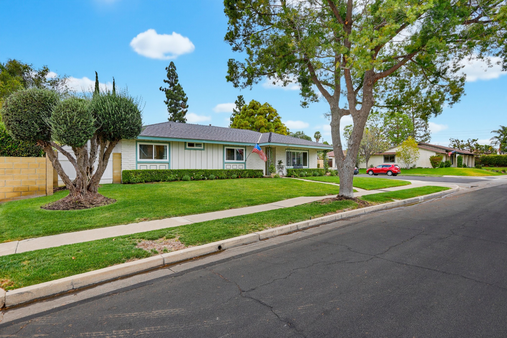 Virtual tour photo 3 of 65 for 1537 Yellowstone Ave
