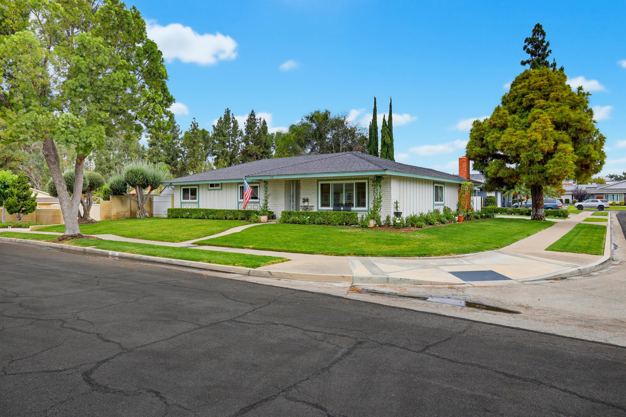 Virtual tour photo 4 of 65 for 1537 Yellowstone Ave