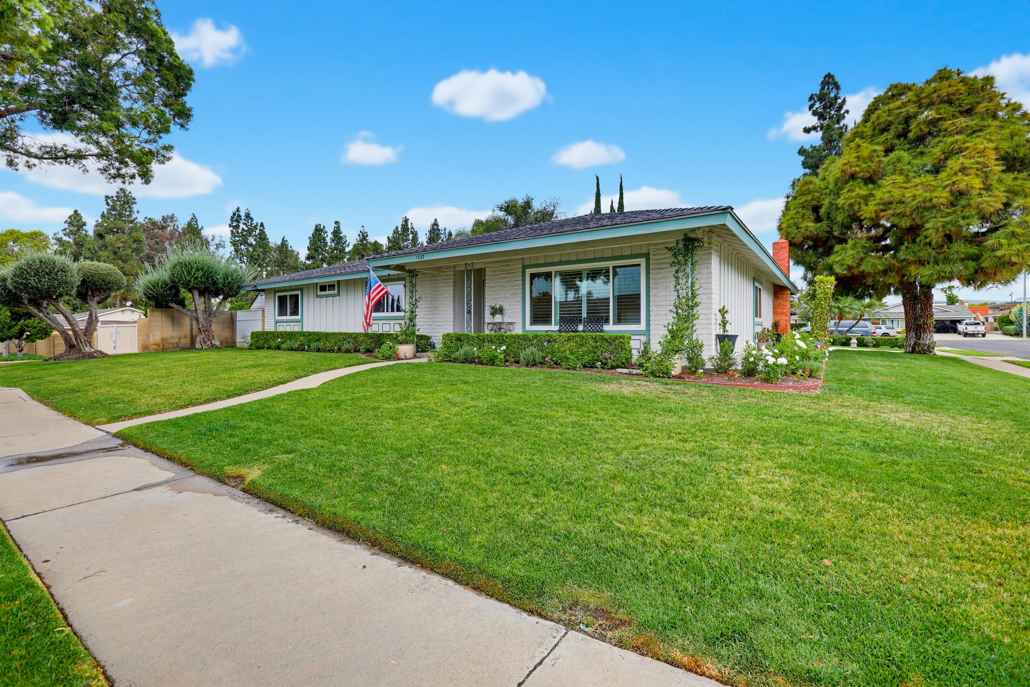 Virtual tour photo 5 of 65 for 1537 Yellowstone Ave
