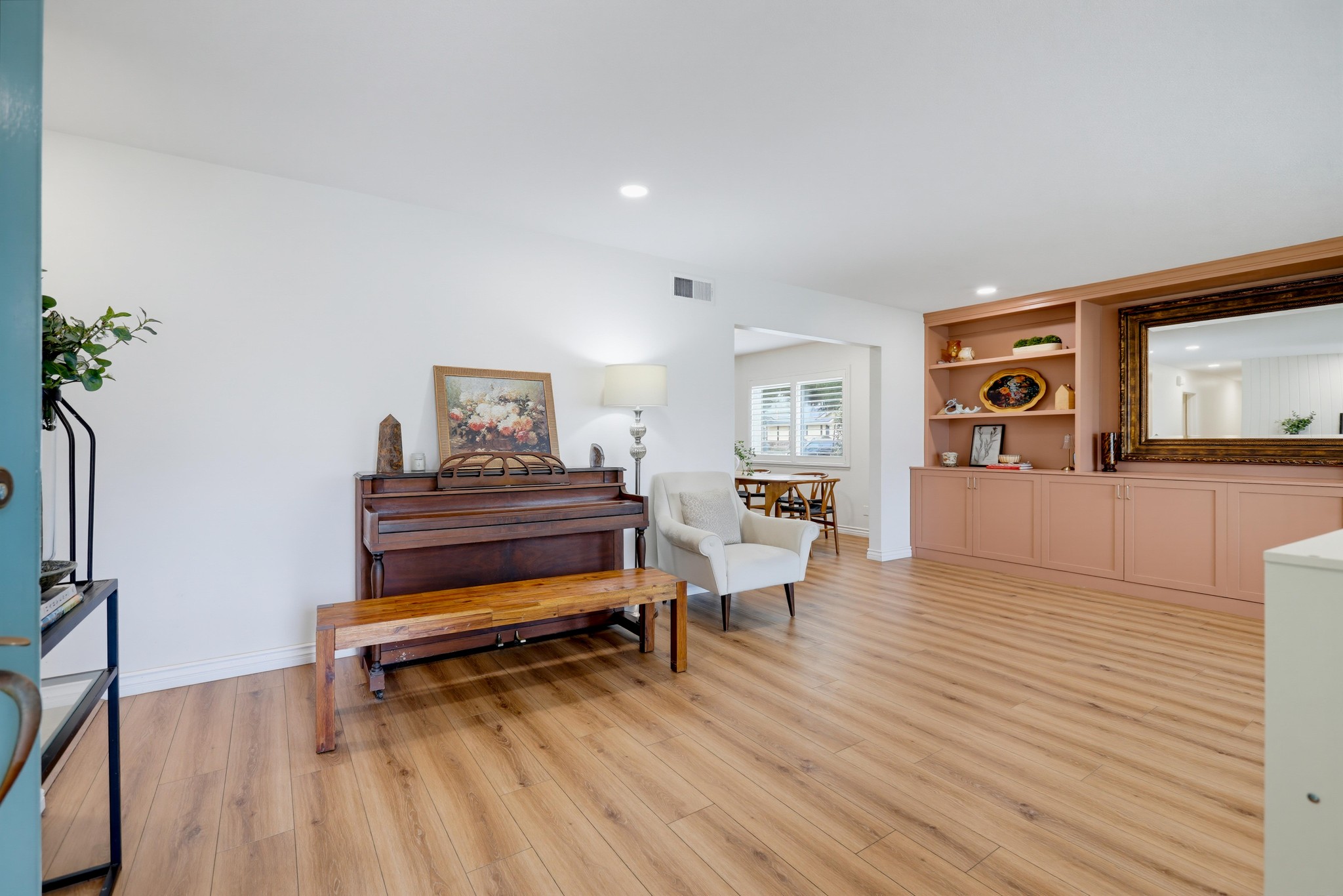 Virtual tour photo 7 of 65 for 1537 Yellowstone Ave