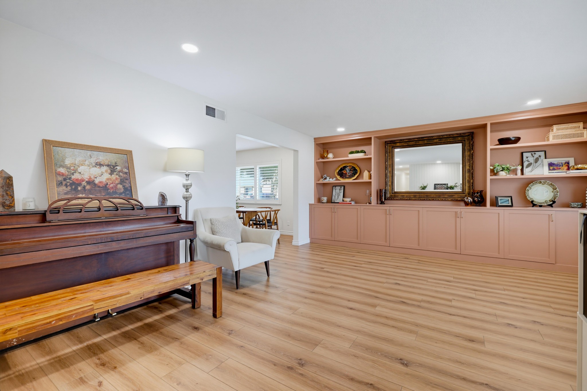 Virtual tour photo 8 of 65 for 1537 Yellowstone Ave