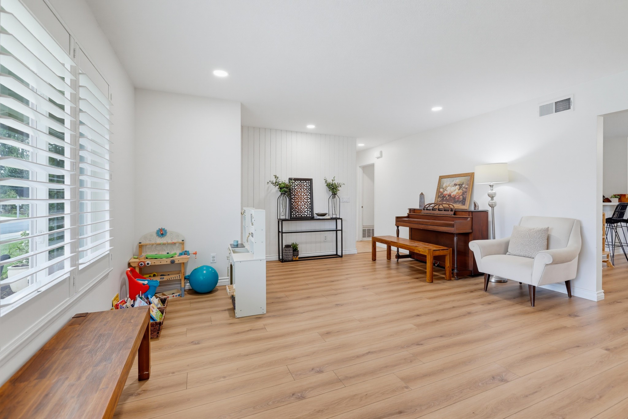 Virtual tour photo 10 of 65 for 1537 Yellowstone Ave