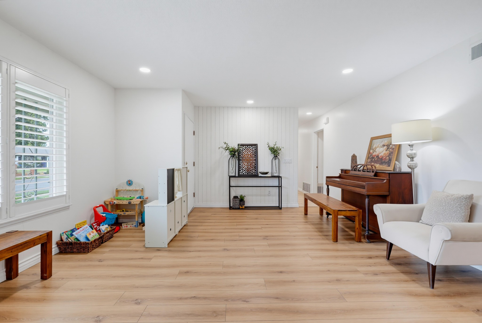 Virtual tour photo 11 of 65 for 1537 Yellowstone Ave