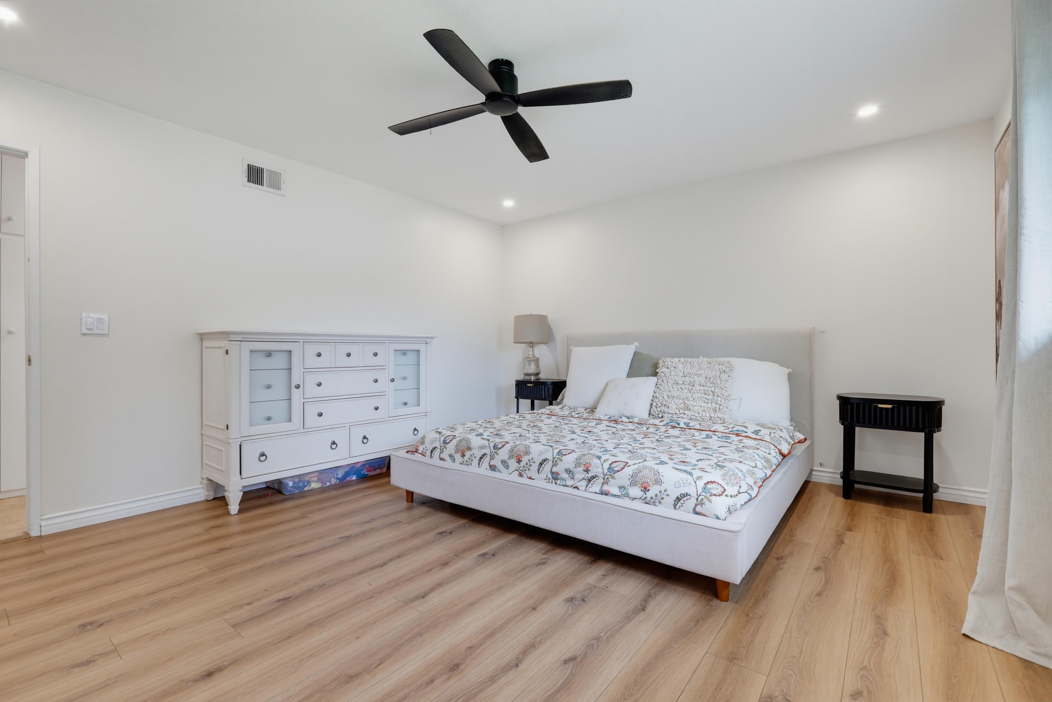 Virtual tour photo 40 of 65 for 1537 Yellowstone Ave