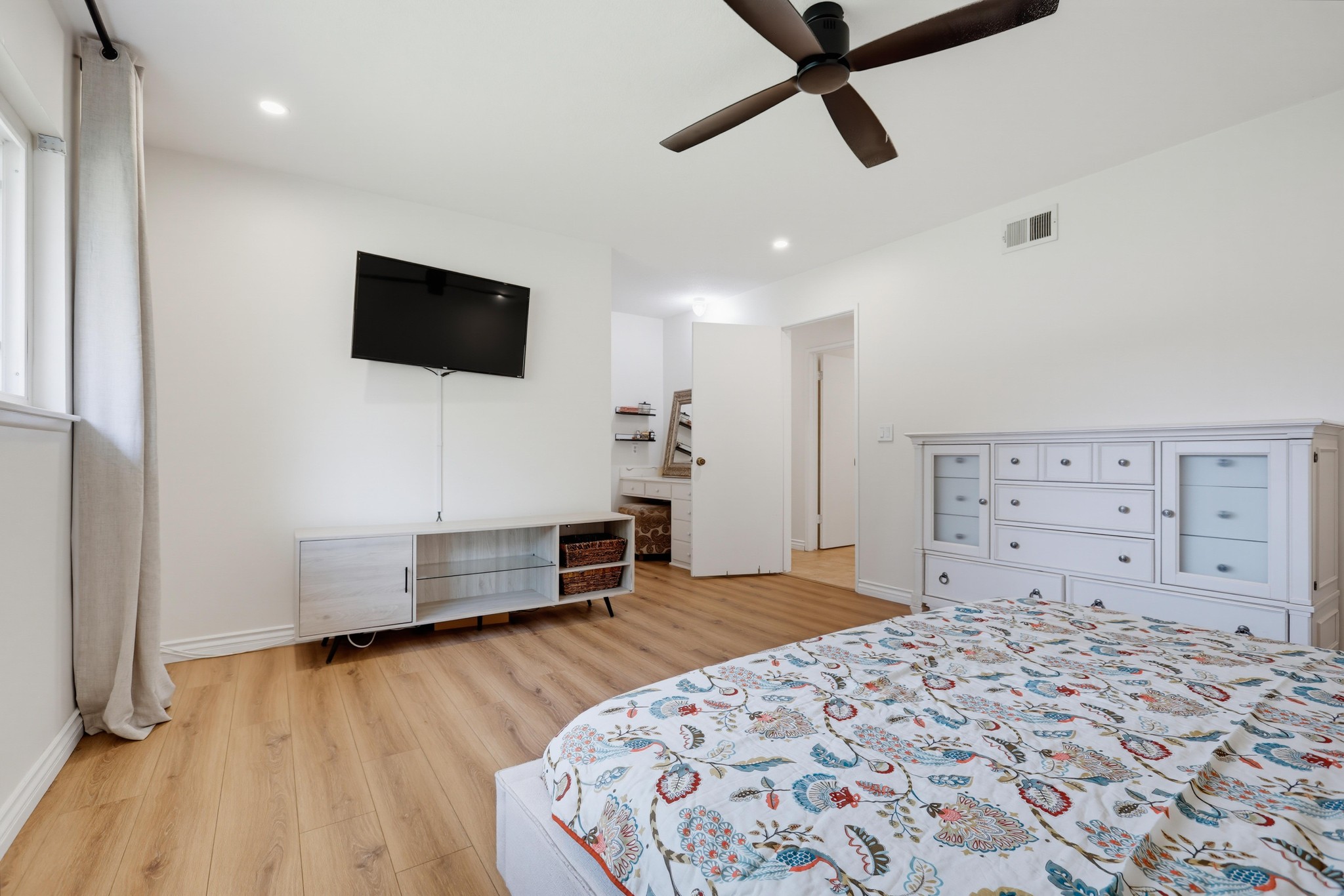 Virtual tour photo 41 of 65 for 1537 Yellowstone Ave