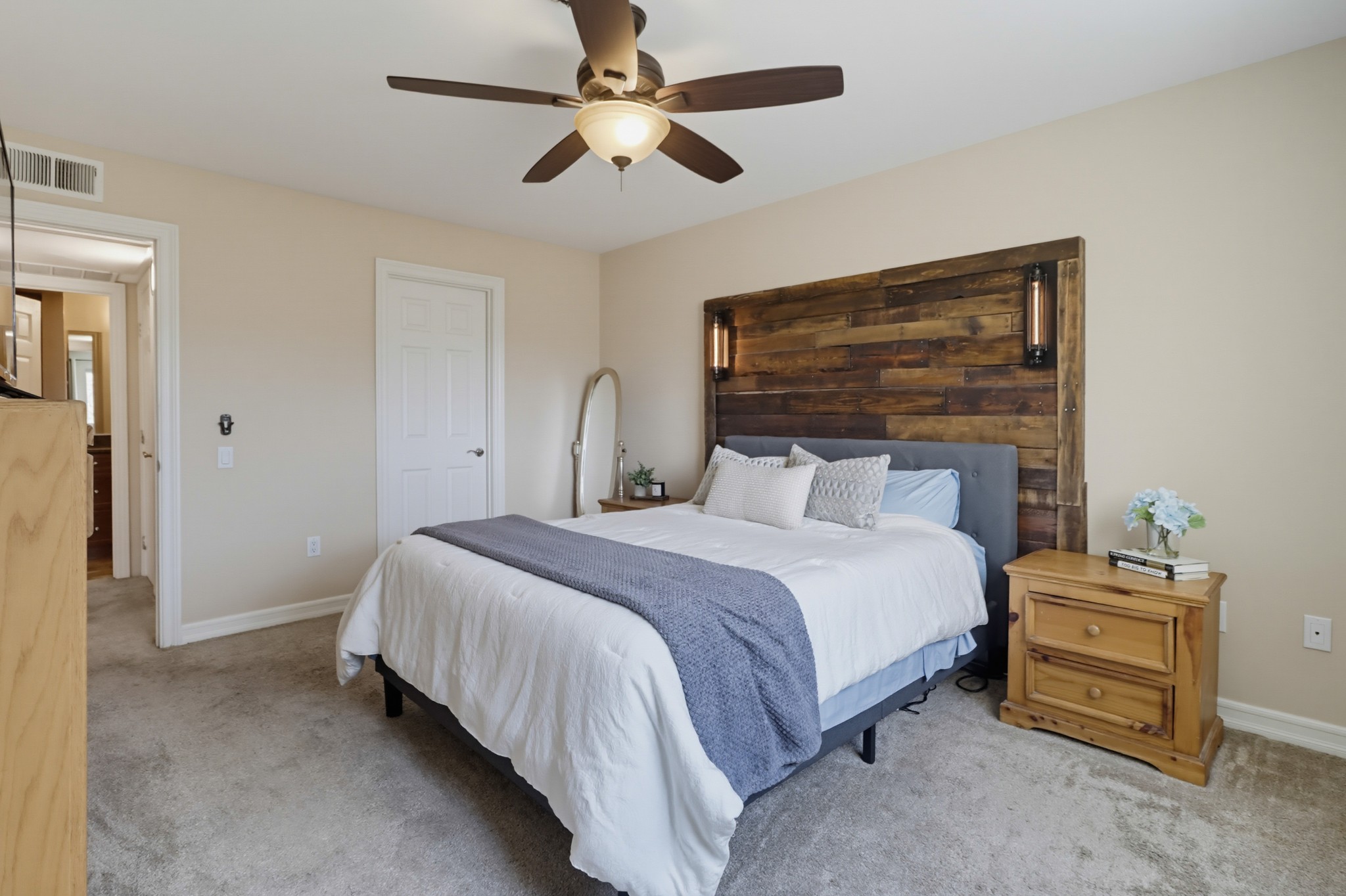 Virtual tour photo 24 of 41 for 15373 Maturin Dr
