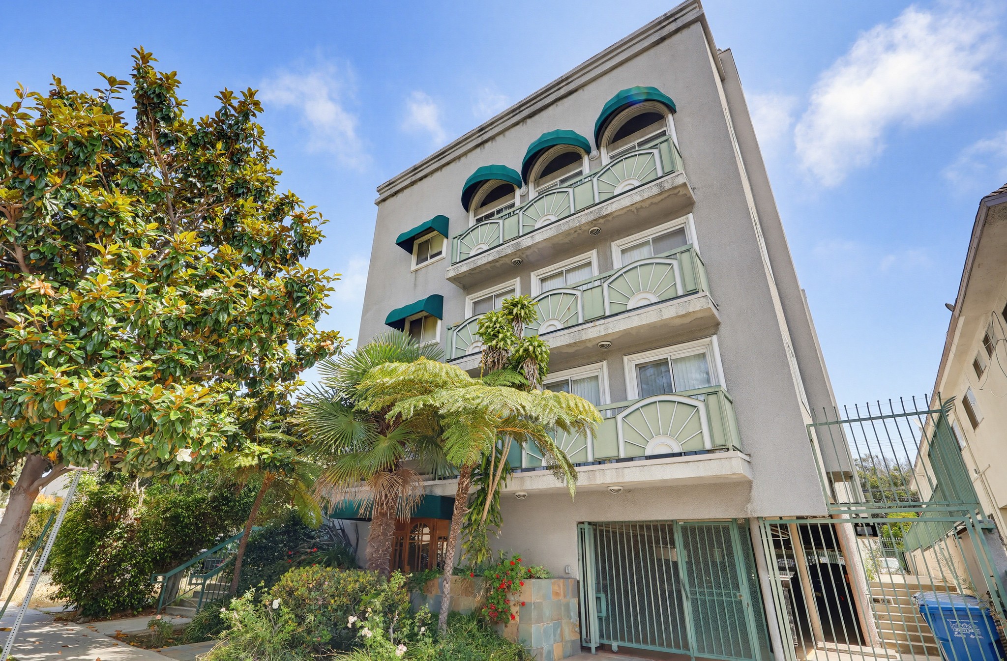 Virtual tour photo 1 of 87 for 1538 Stoner Ave APT 303