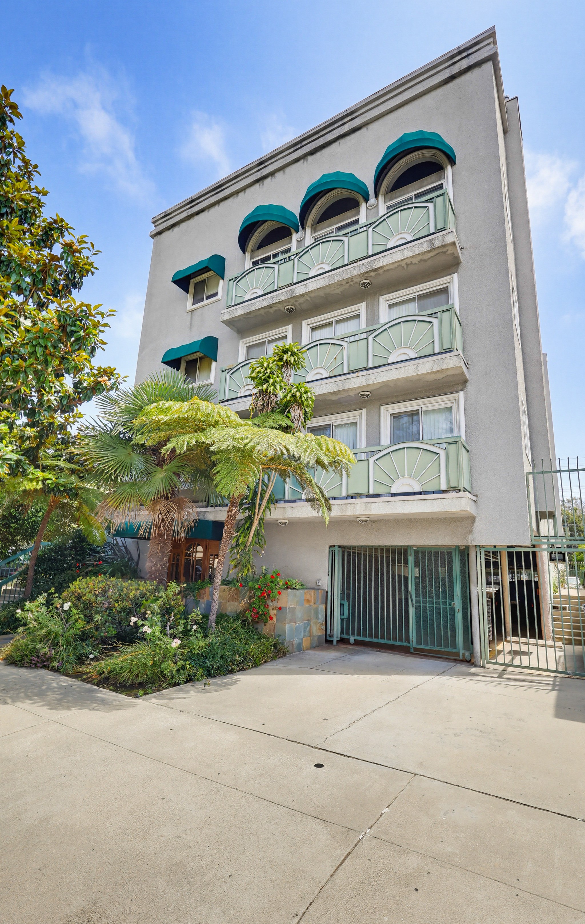 Virtual tour photo 3 of 87 for 1538 Stoner Ave APT 303