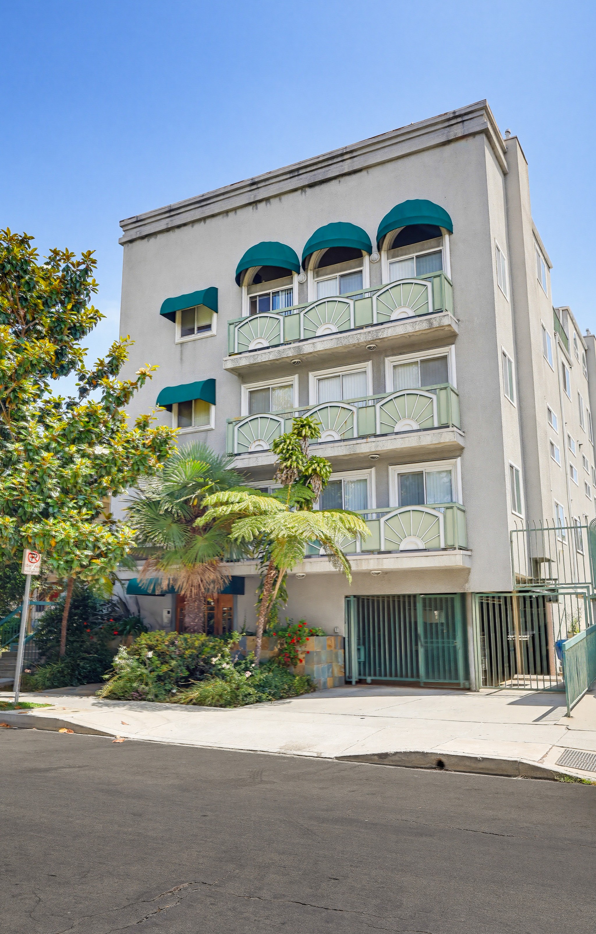 Virtual tour photo 4 of 87 for 1538 Stoner Ave APT 303