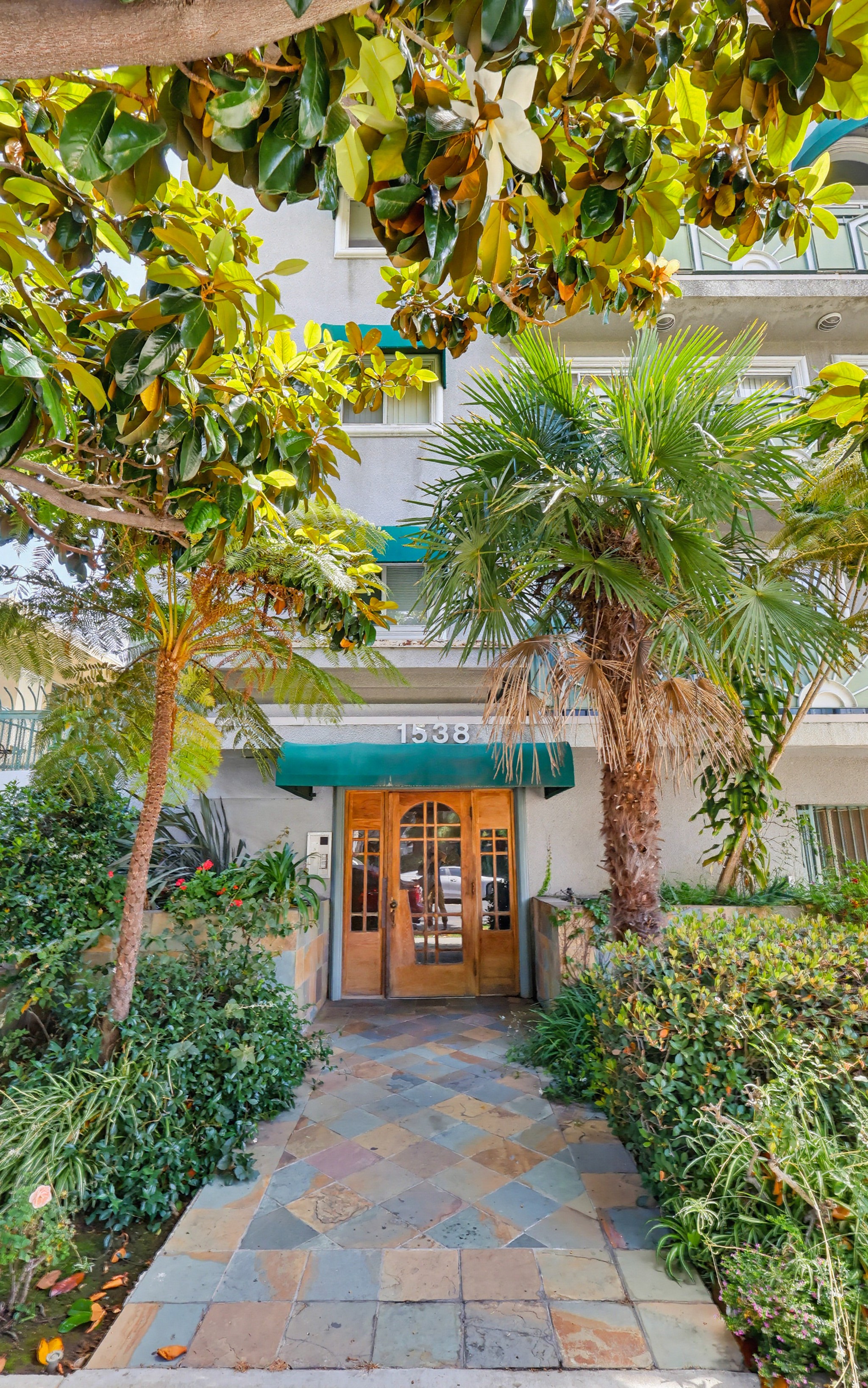 Virtual tour photo 7 of 87 for 1538 Stoner Ave APT 303